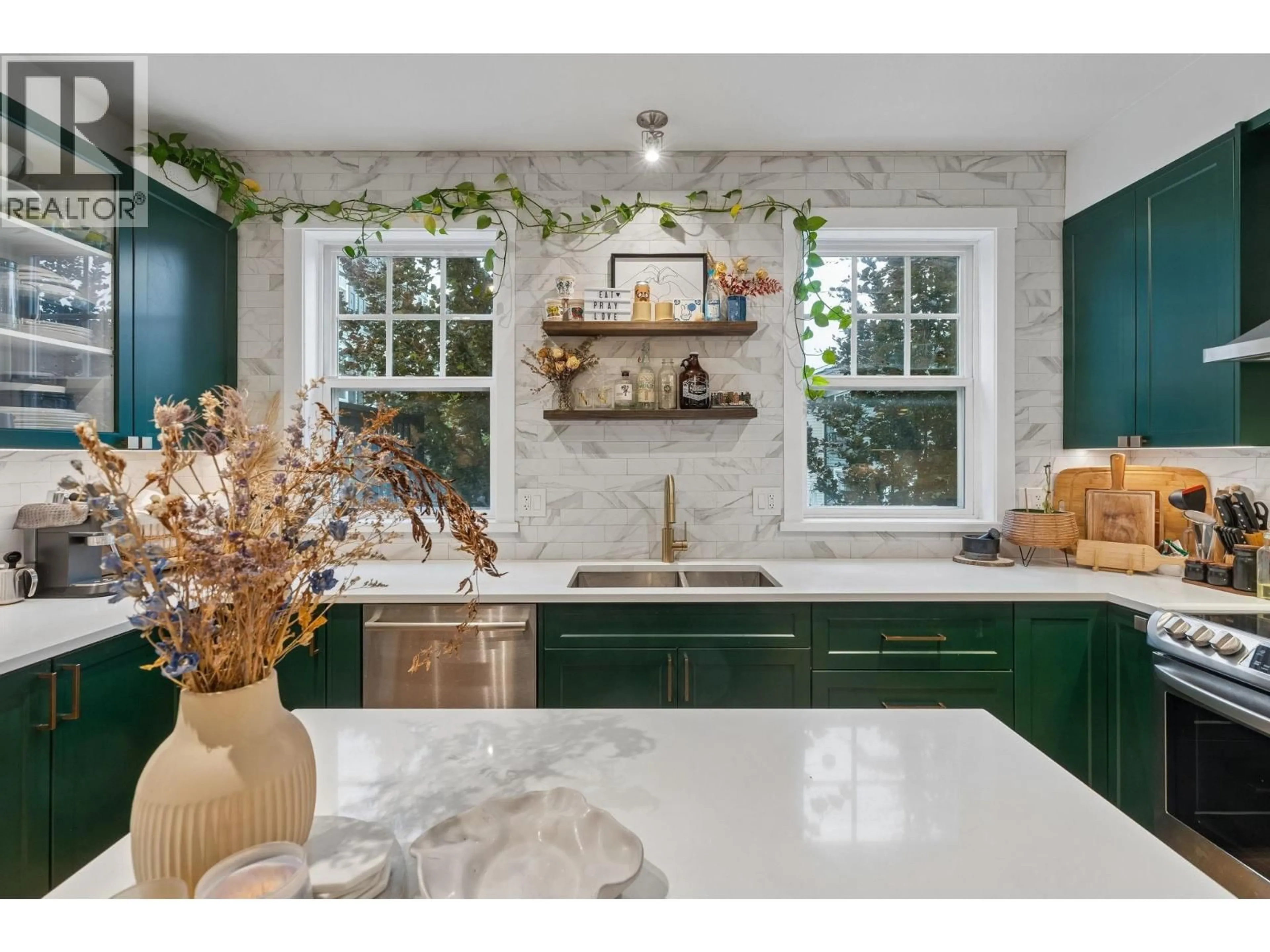 Open concept kitchen, ceramic/tile floor for 85 - 688 EDGAR AVENUE, Coquitlam British Columbia V3K0A5