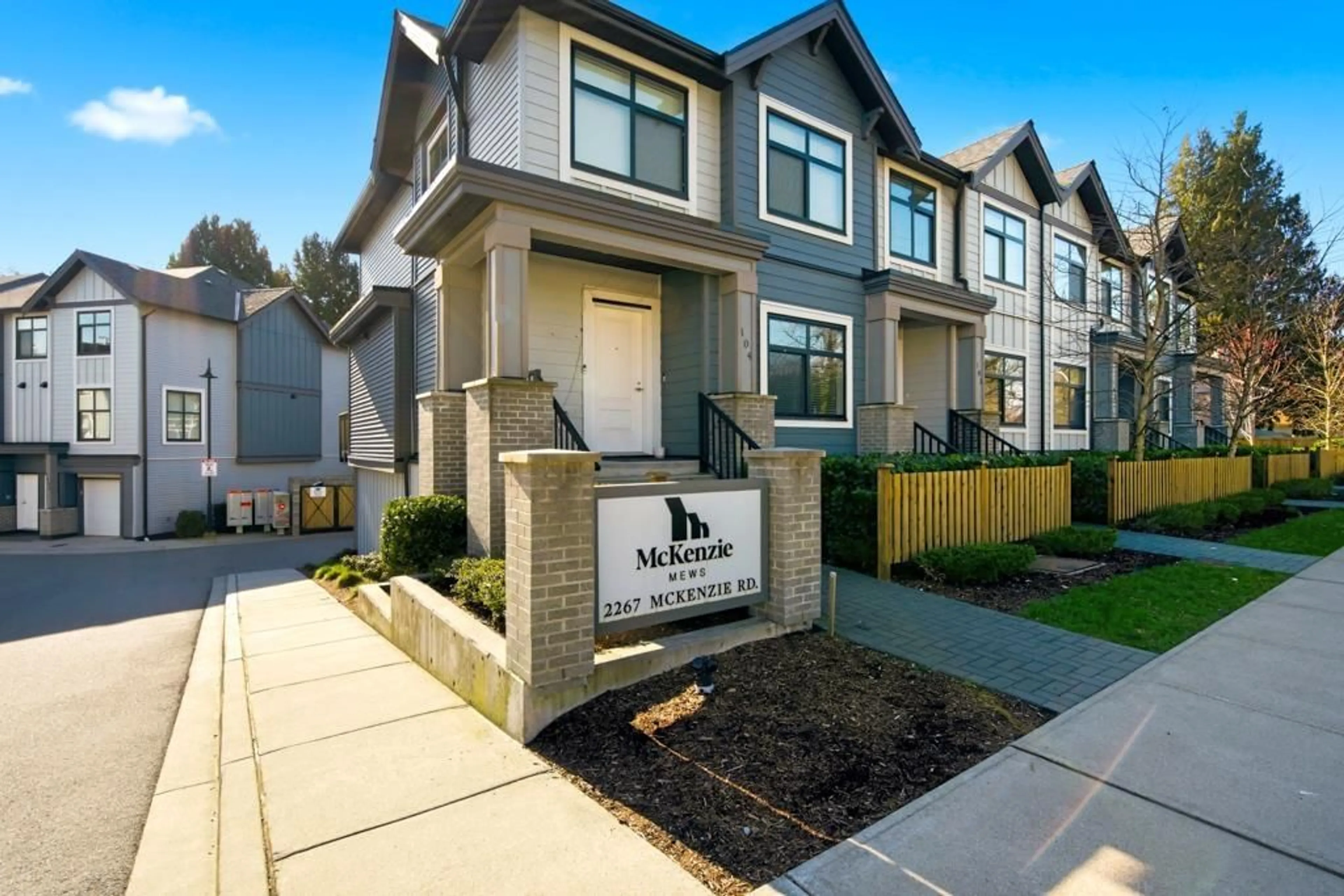 Home with vinyl exterior material, street for 701 - 2267 MCKENZIE ROAD, Abbotsford British Columbia V2S0M9