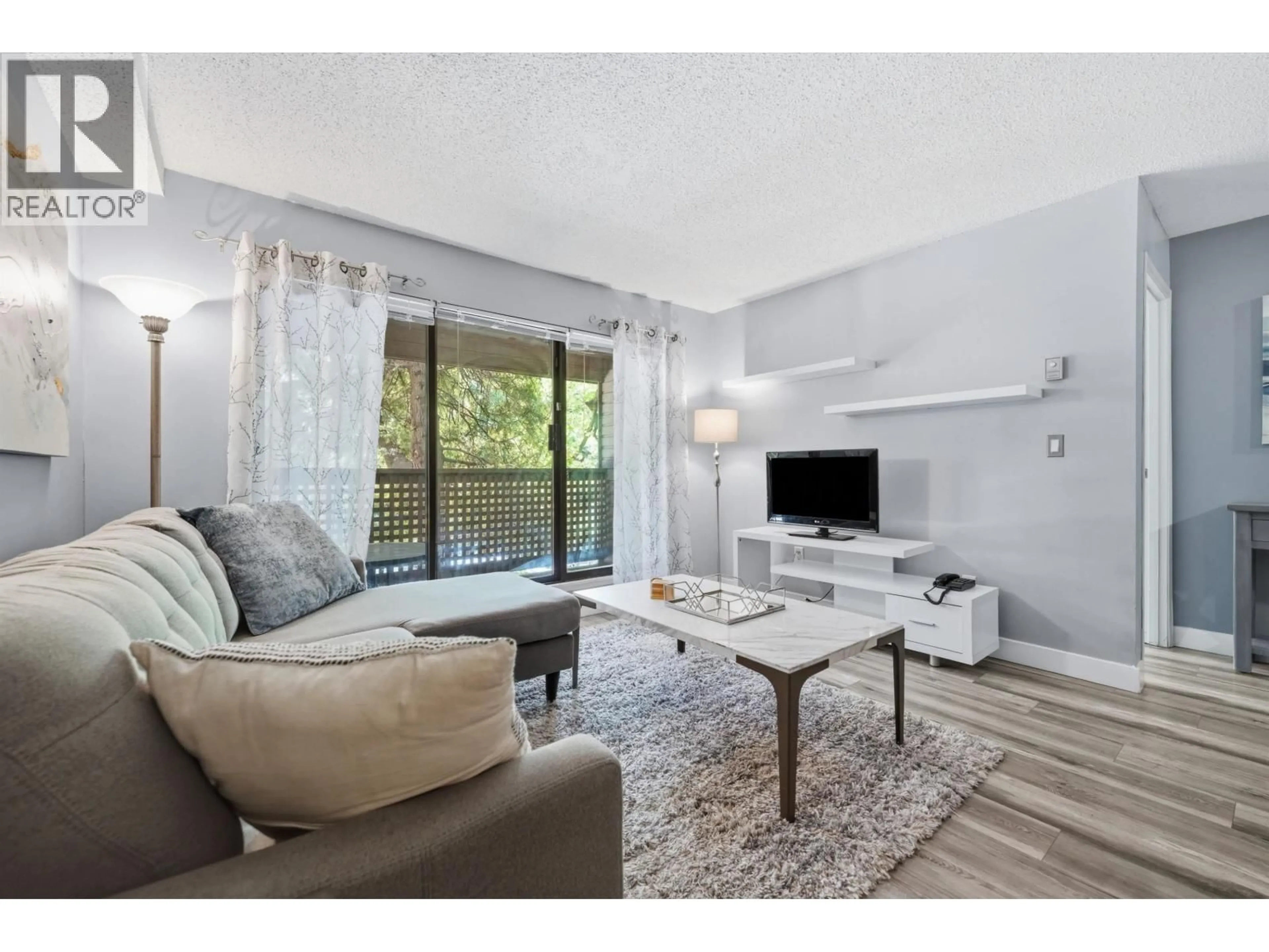 Living room with furniture, unknown for 106 - 423 AGNES STREET, New Westminster British Columbia V3L1G2
