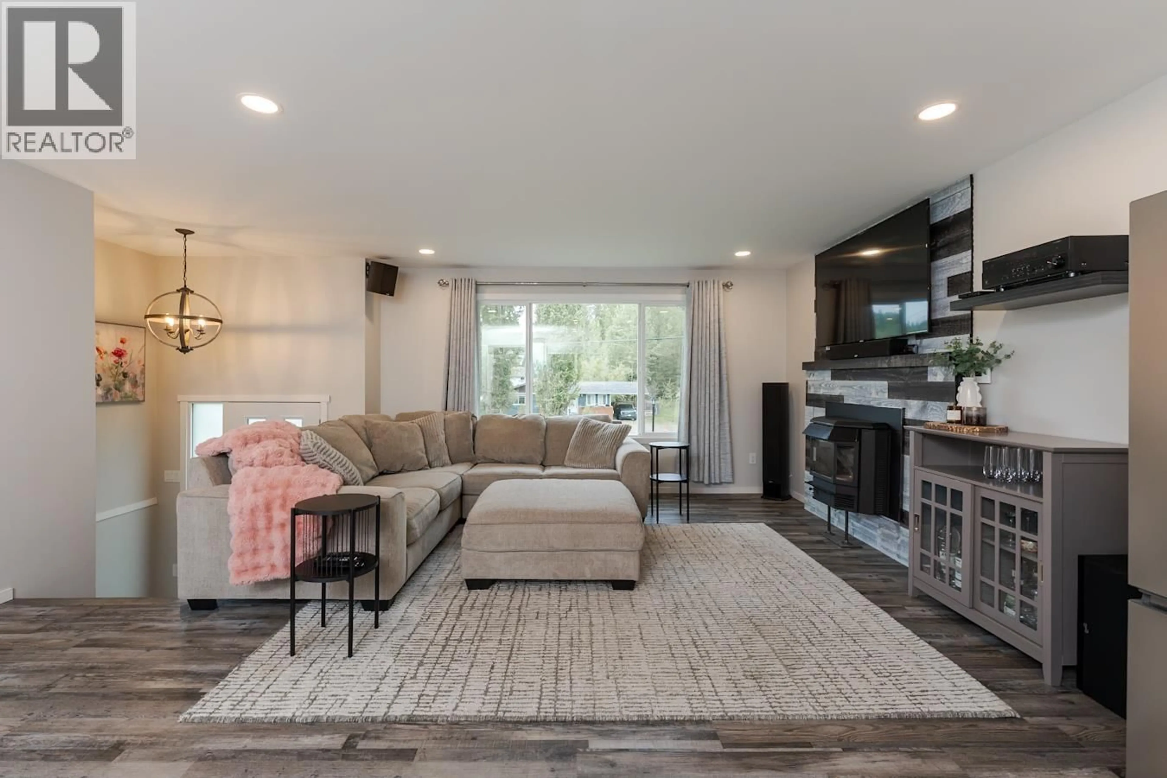 Living room with furniture, unknown for 5698 HEPTING ROAD, Prince George British Columbia V2K3E1