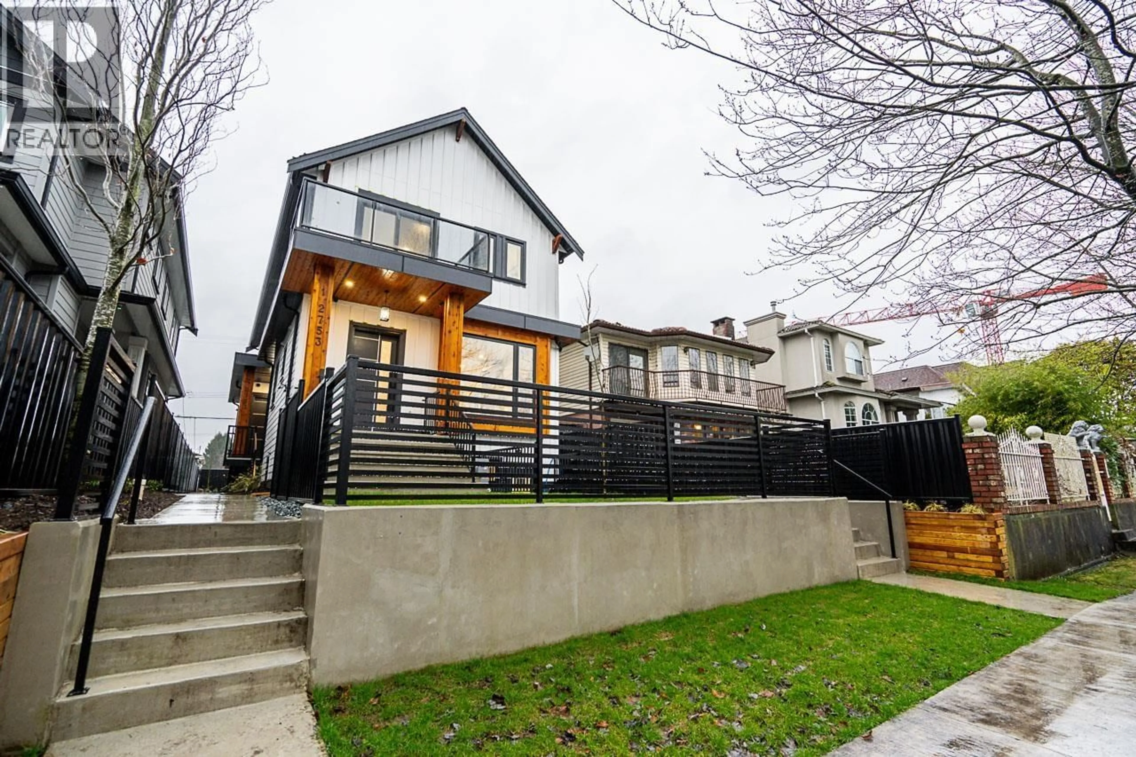 Unknown for 2 - 2753 NANAIMO STREET, Vancouver British Columbia V5N5E9