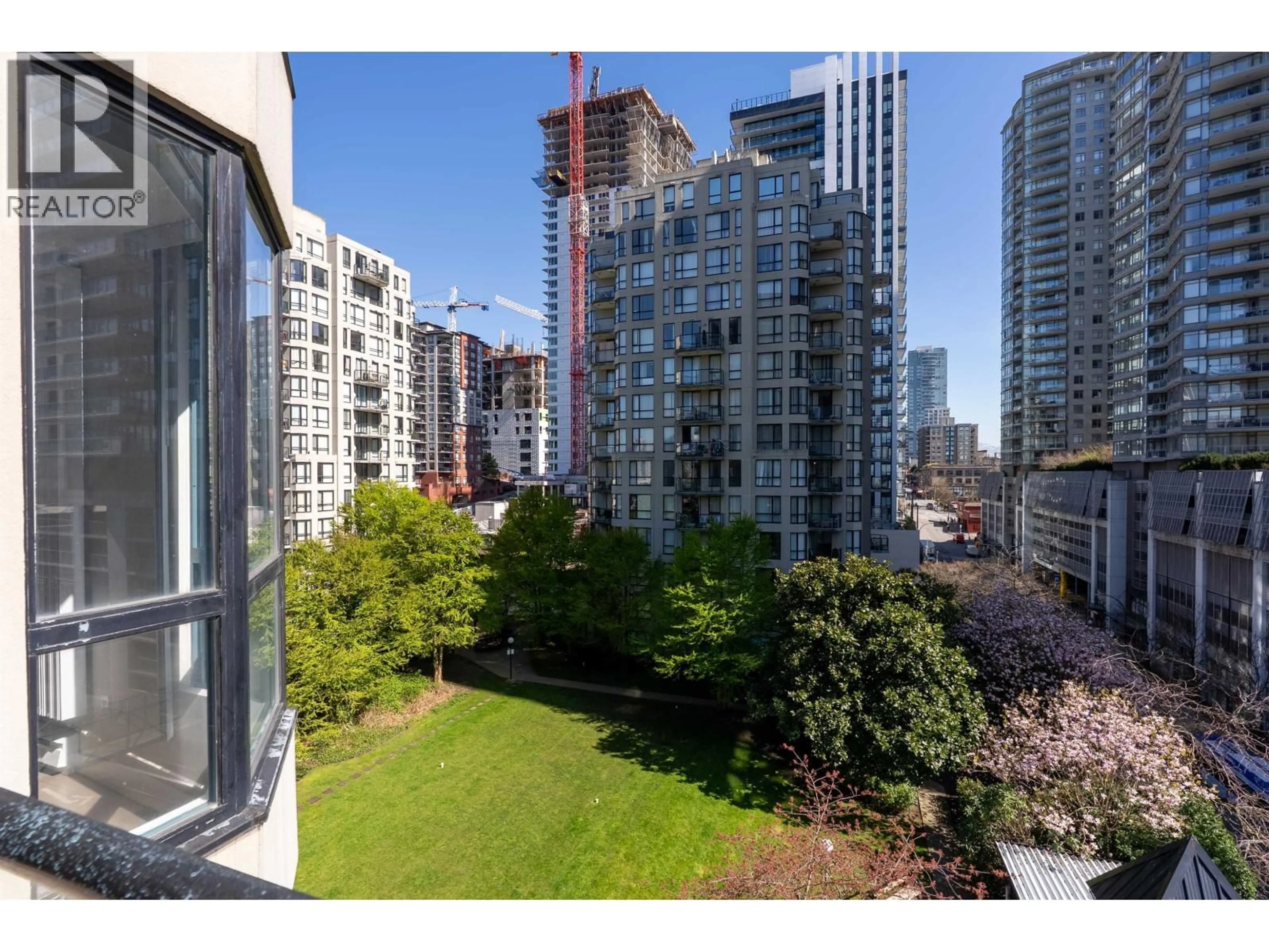 Patio, city buildings view from balcony for 607 - 55 TENTH STREET, New Westminster British Columbia V3M6R5