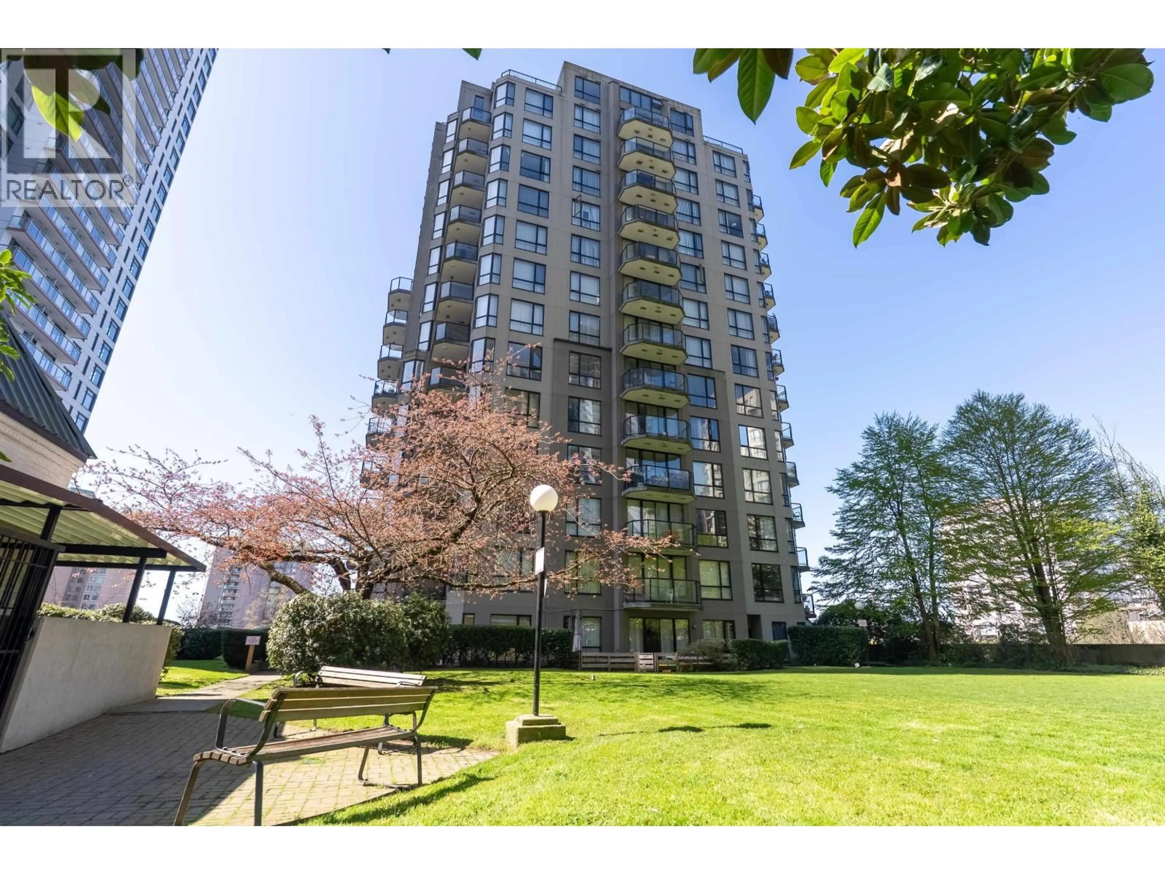 Patio, building for 607 - 55 TENTH STREET, New Westminster British Columbia V3M6R5