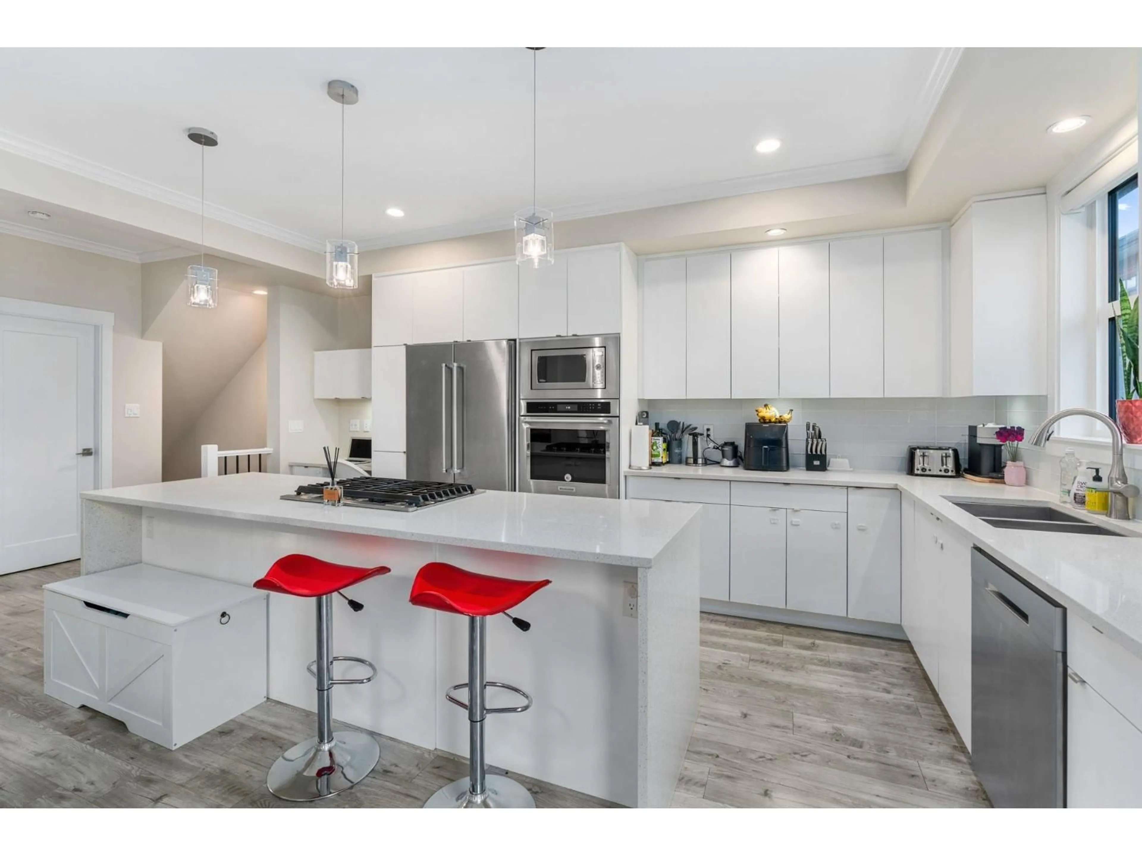 Open concept kitchen, ceramic/tile floor for 181 - 16488 64 AVENUE, Surrey British Columbia V3S6X6