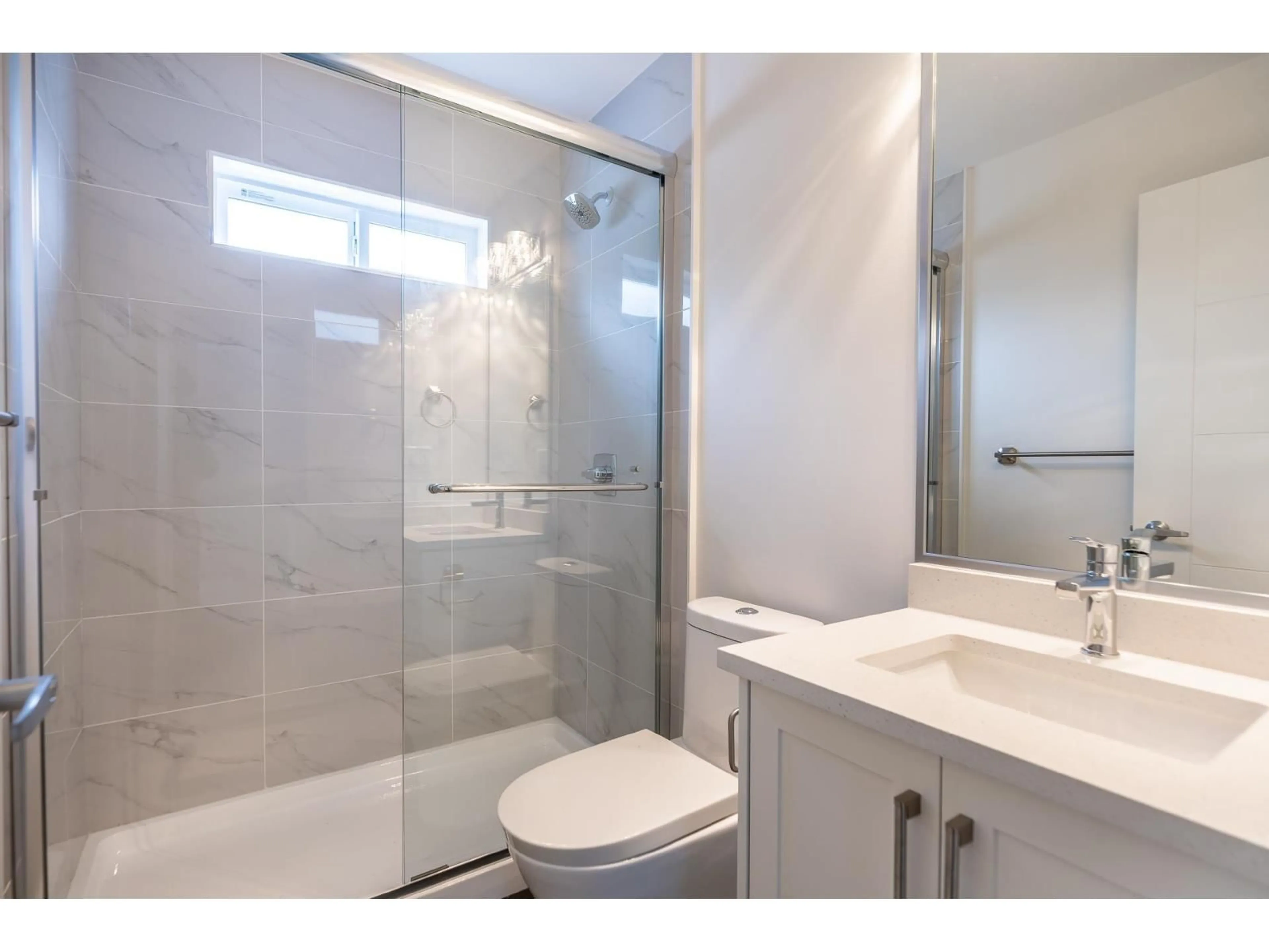Standard bathroom, ceramic/tile floor for 23 - 750 HOT SPRINGS ROAD, Harrison Hot Springs British Columbia V0M1K0