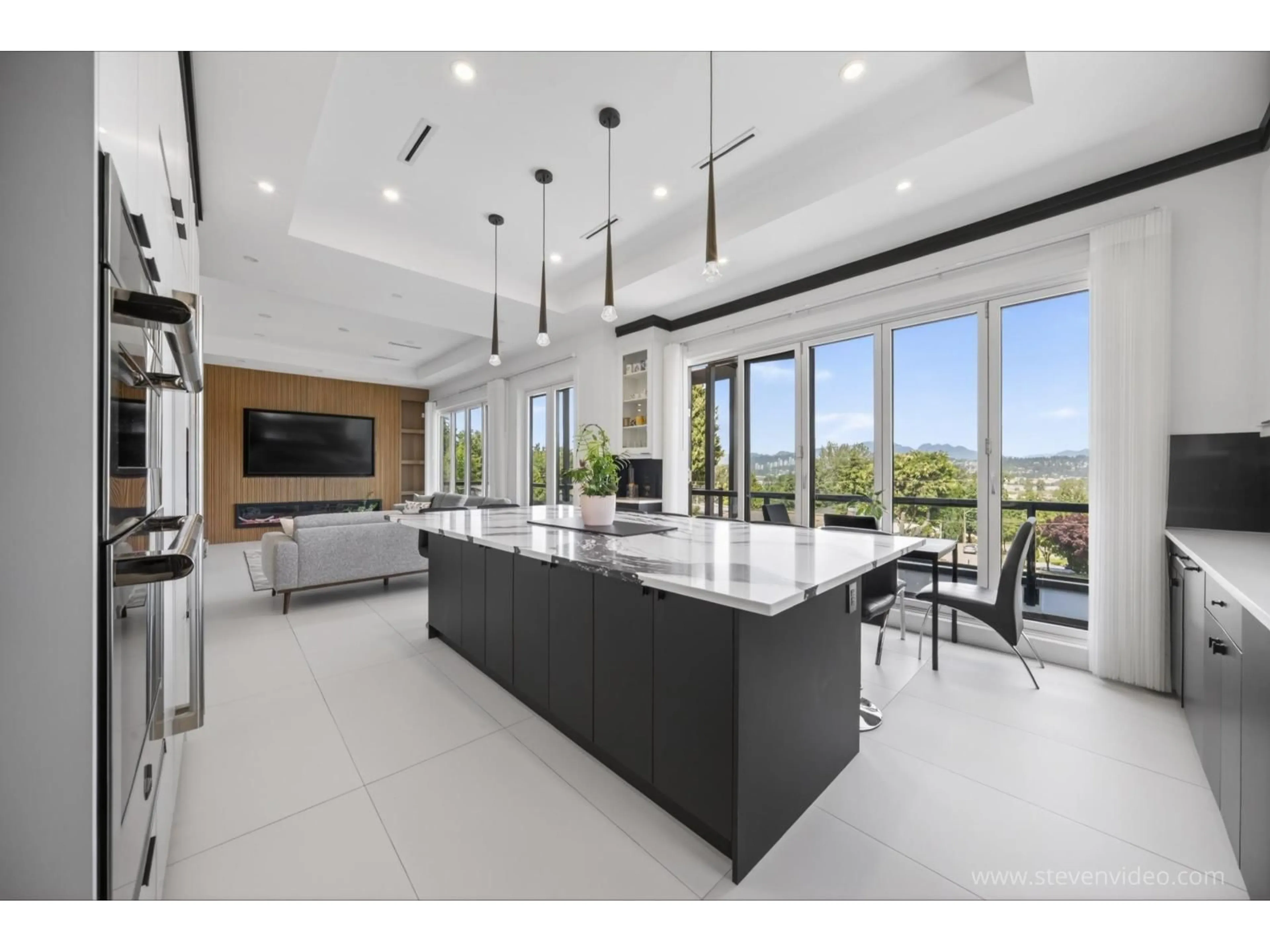 Open concept kitchen, ceramic/tile floor for 13390 112A AVENUE, Surrey British Columbia V3R2G5
