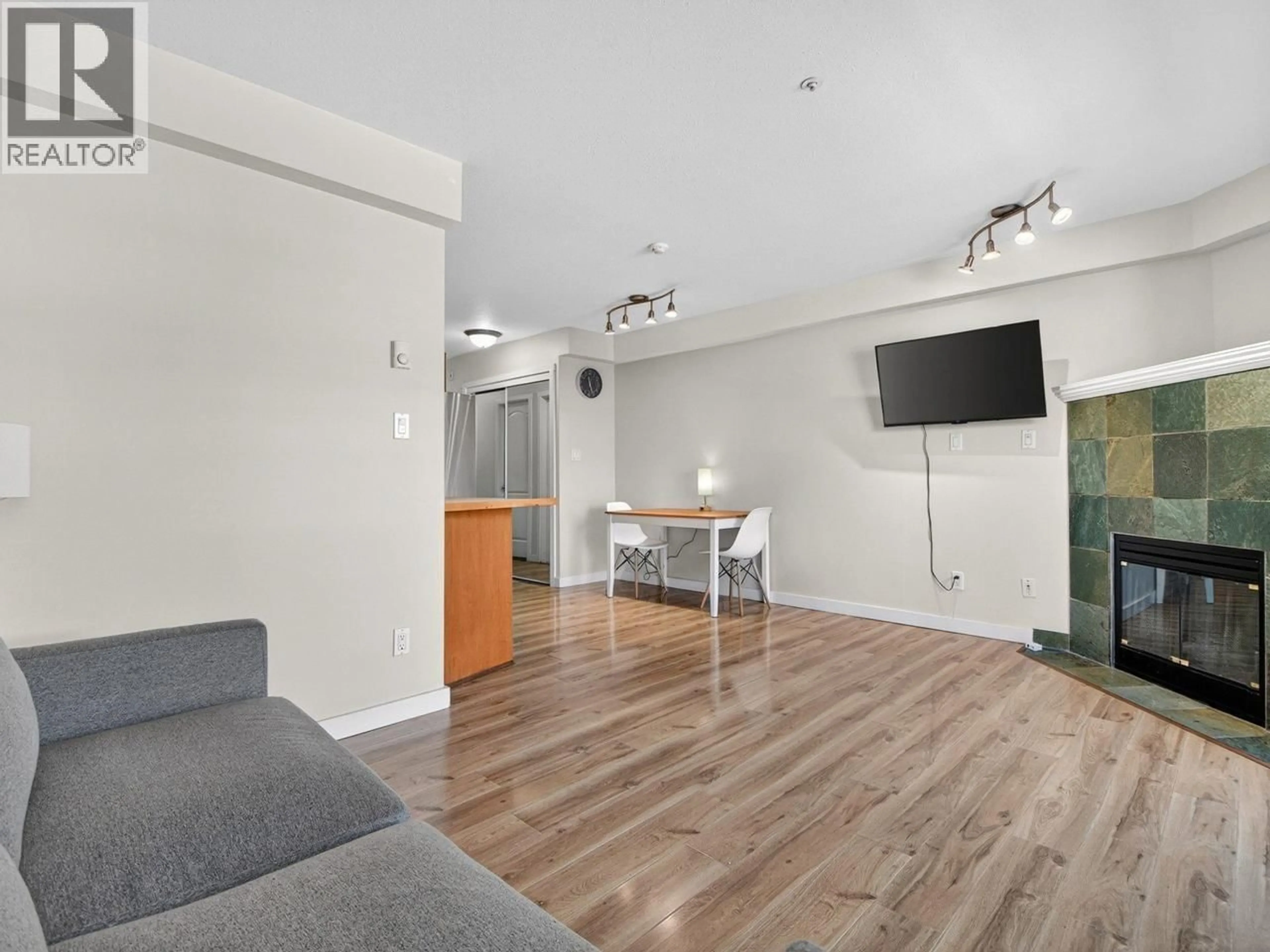 A pic of a room for 102 - 3788 10TH AVENUE, Vancouver British Columbia V6R2G4