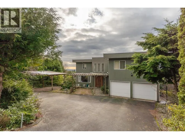 4582 WOODGREEN COURT, West Vancouver 2