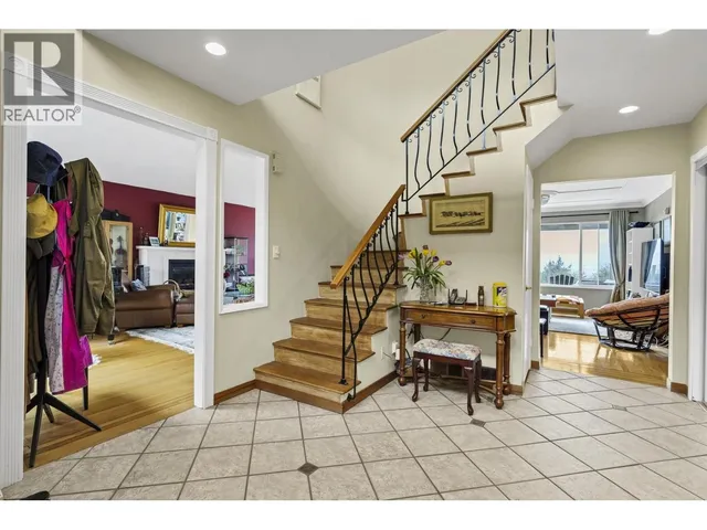 4582 WOODGREEN COURT, West Vancouver 5