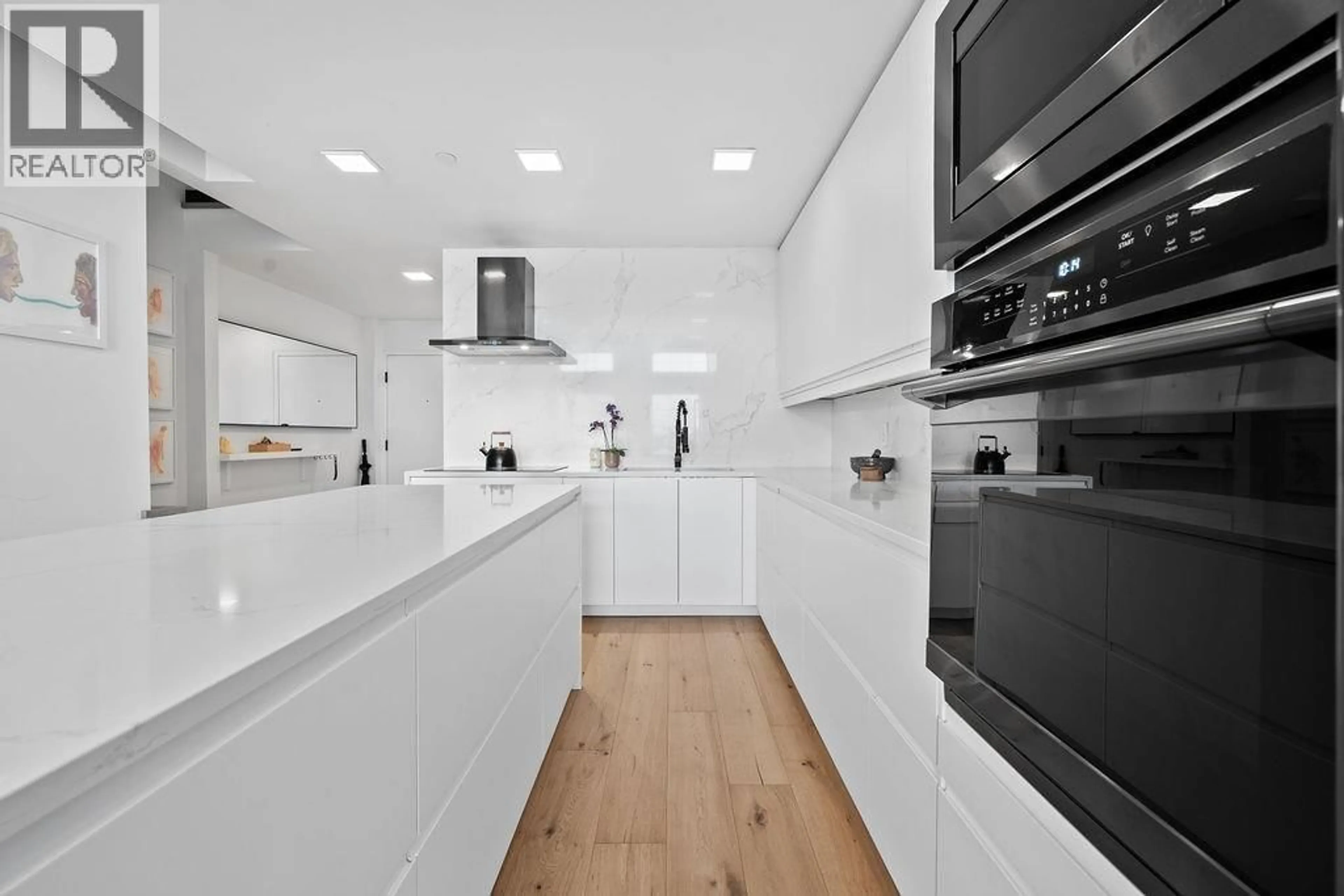 Contemporary kitchen, unknown for 417 - 237 4TH AVENUE, Vancouver British Columbia V5T4R4