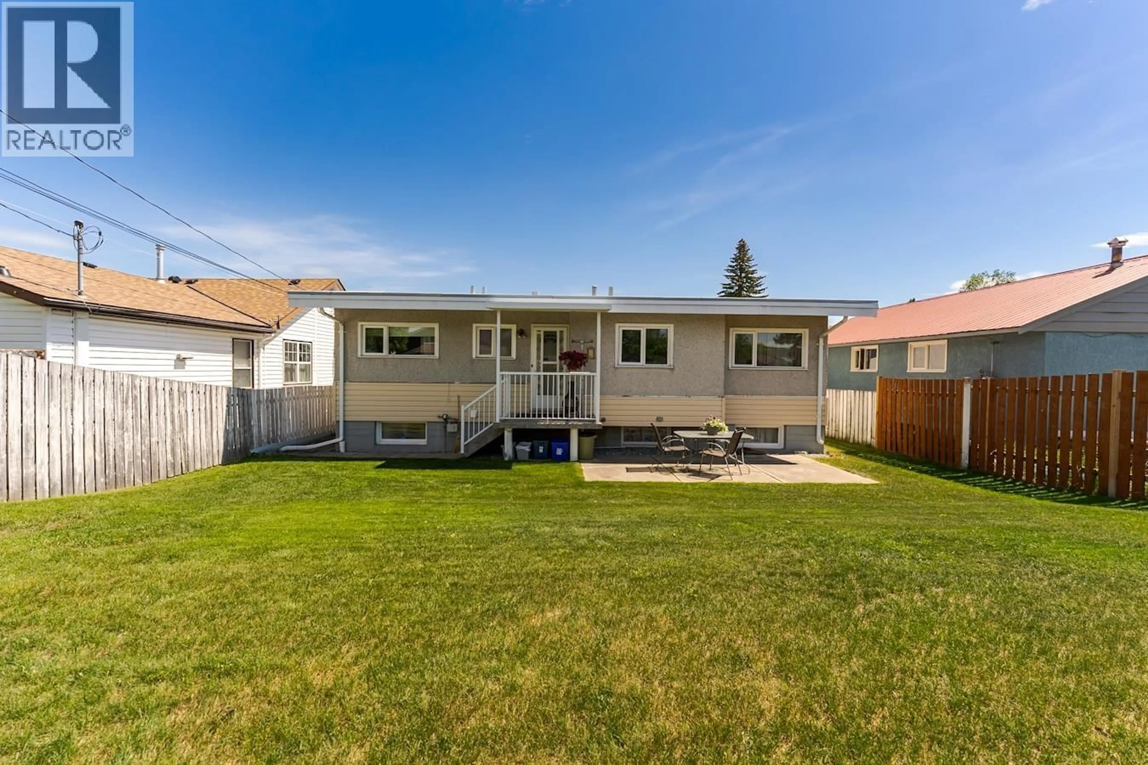 Home with vinyl exterior material, unknown for 777 GILLETT STREET, Prince George British Columbia V2M2T8