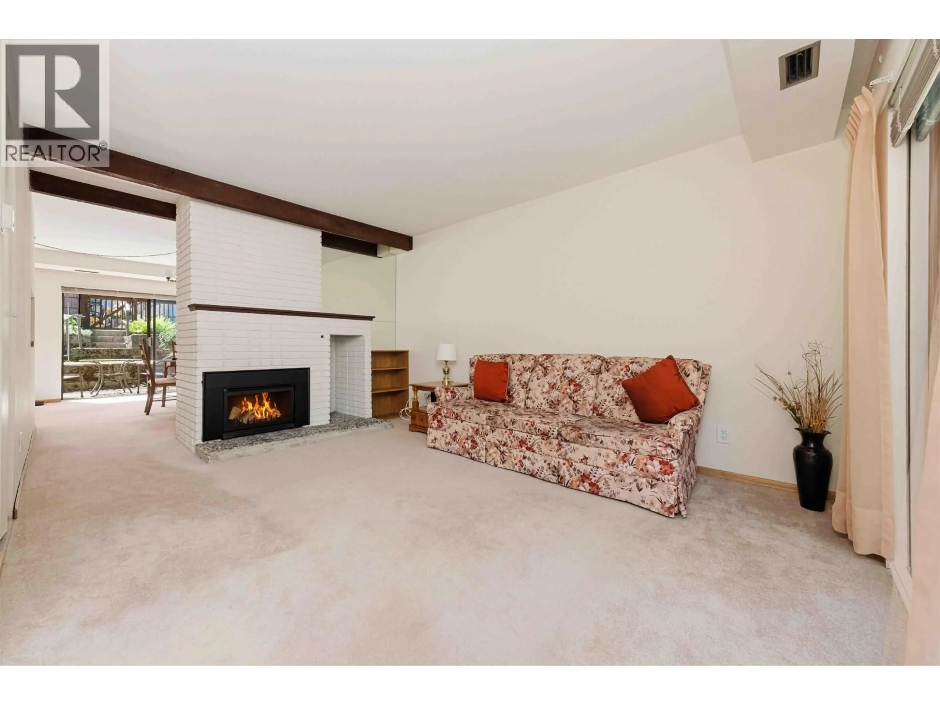 Living room with furniture, unknown for 6432 DOUGLAS STREET, West Vancouver British Columbia V7W2G2