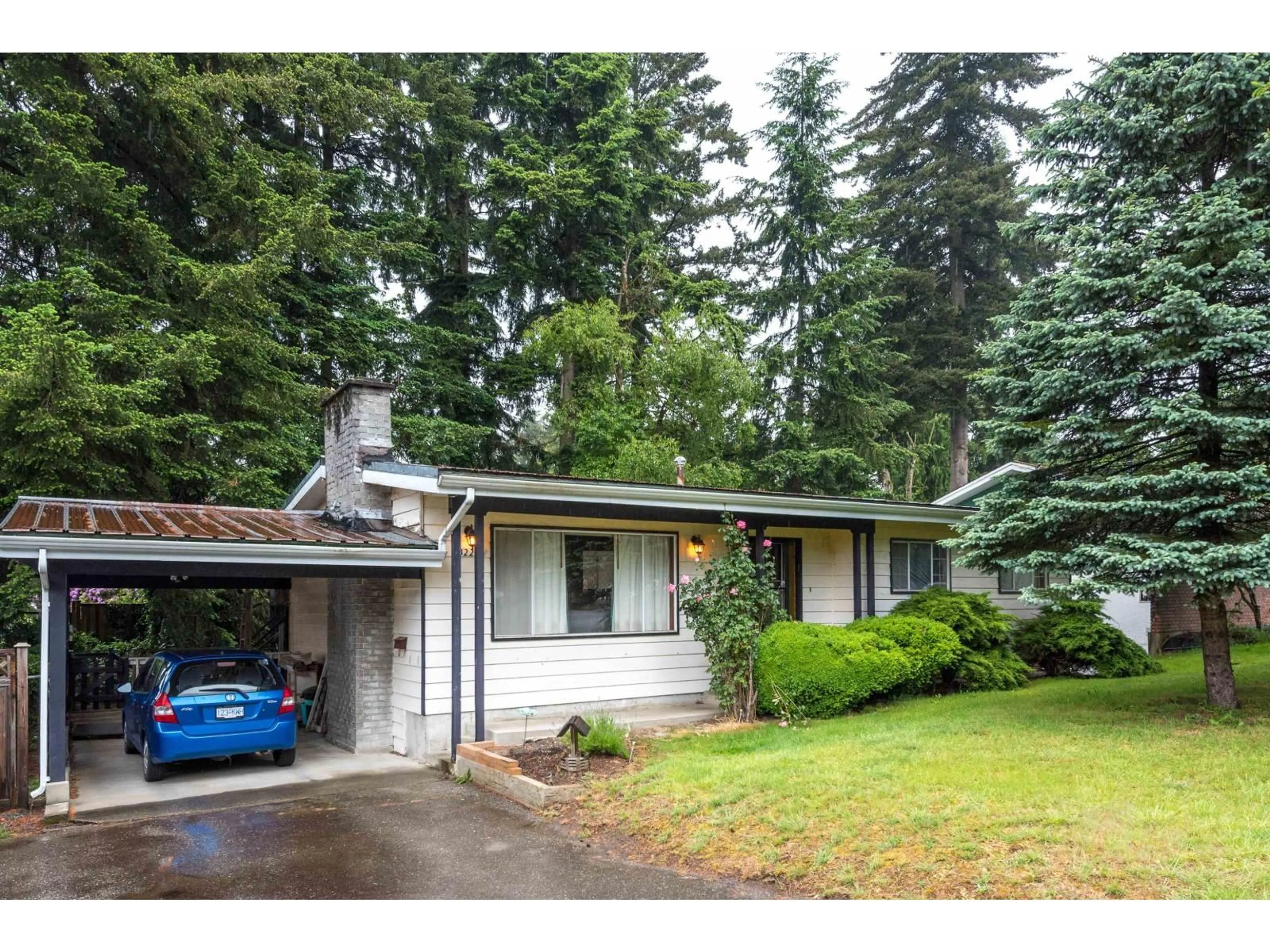Home with vinyl exterior material, street for 32247 GRANITE AVENUE, Abbotsford British Columbia V2T2L4