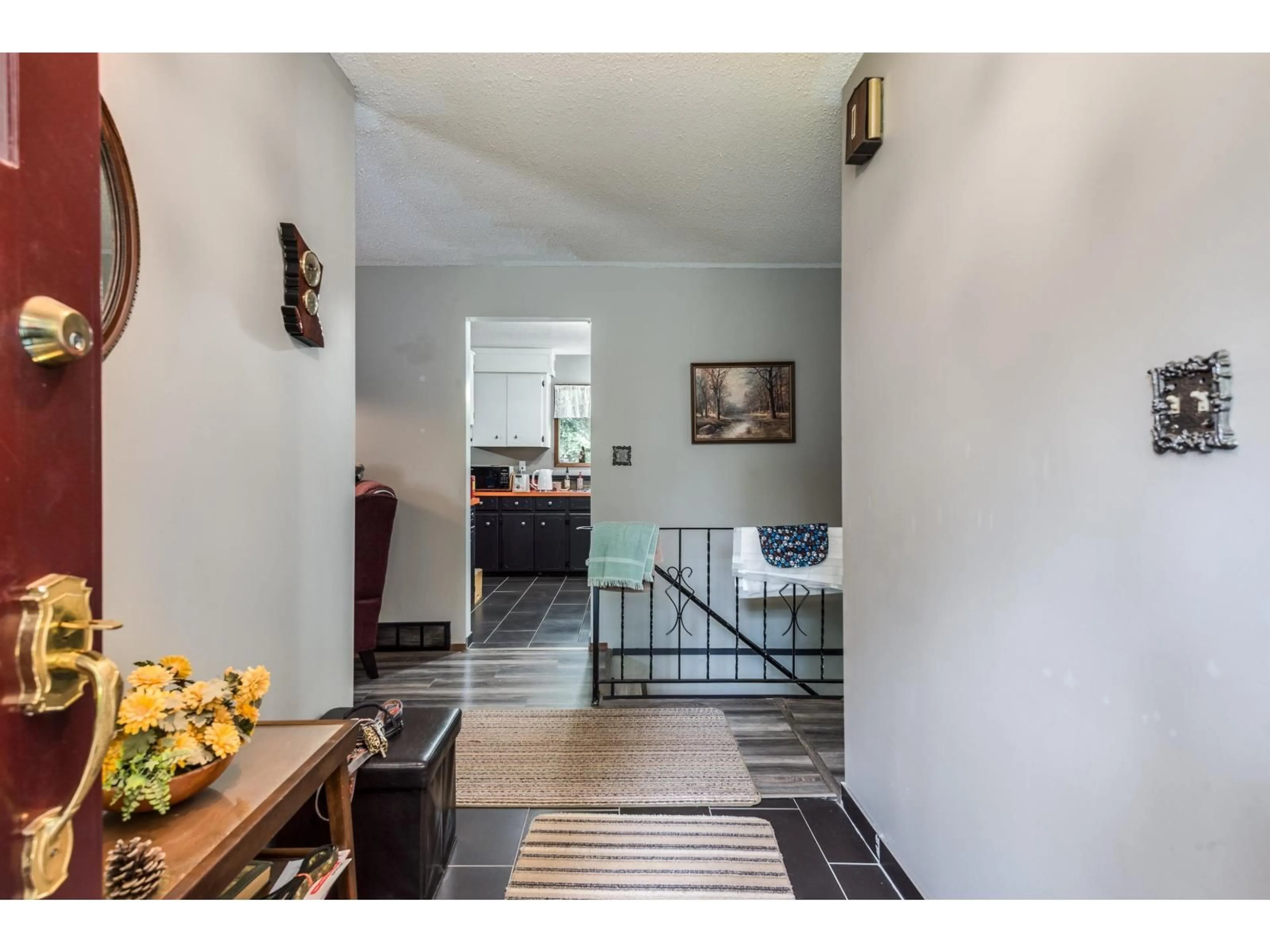 Indoor foyer for 32247 GRANITE AVENUE, Abbotsford British Columbia V2T2L4