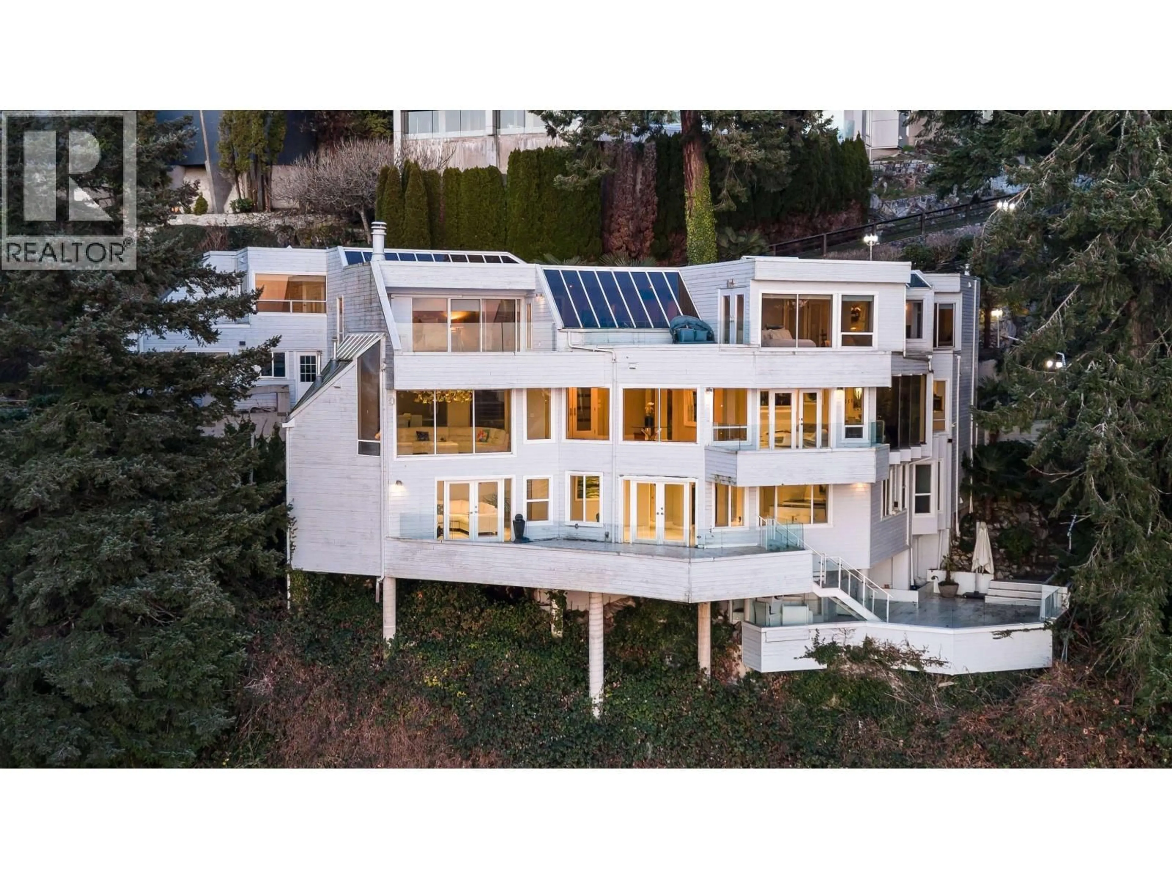 Home with vinyl exterior material, building for 5530 PARTHENON PLACE, West Vancouver British Columbia V7W2V7