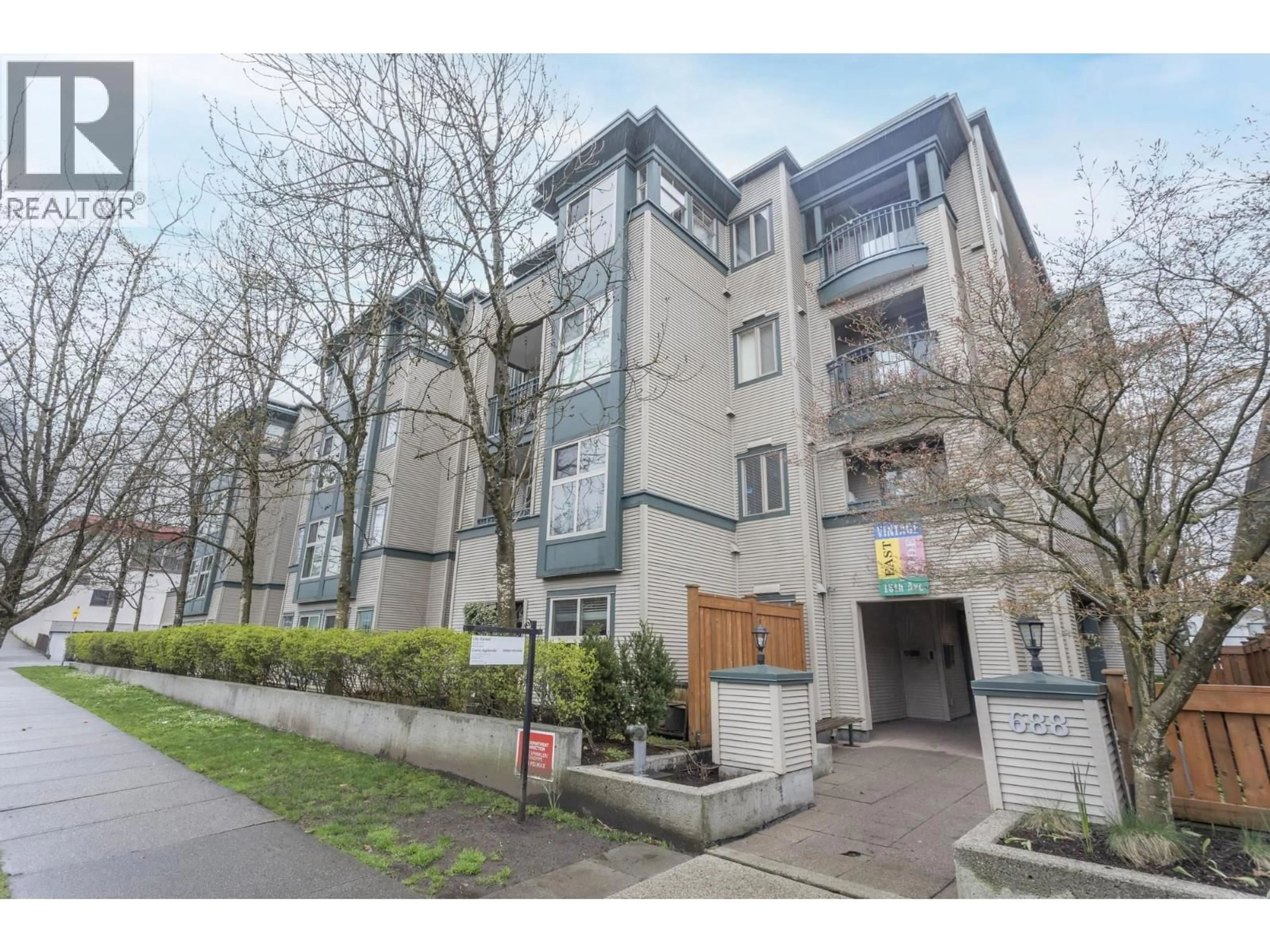 A pic from outside/outdoor area/front of a property/back of a property/a pic from drone, street for 104 - 688 16TH AVENUE, Vancouver British Columbia V5T2V4