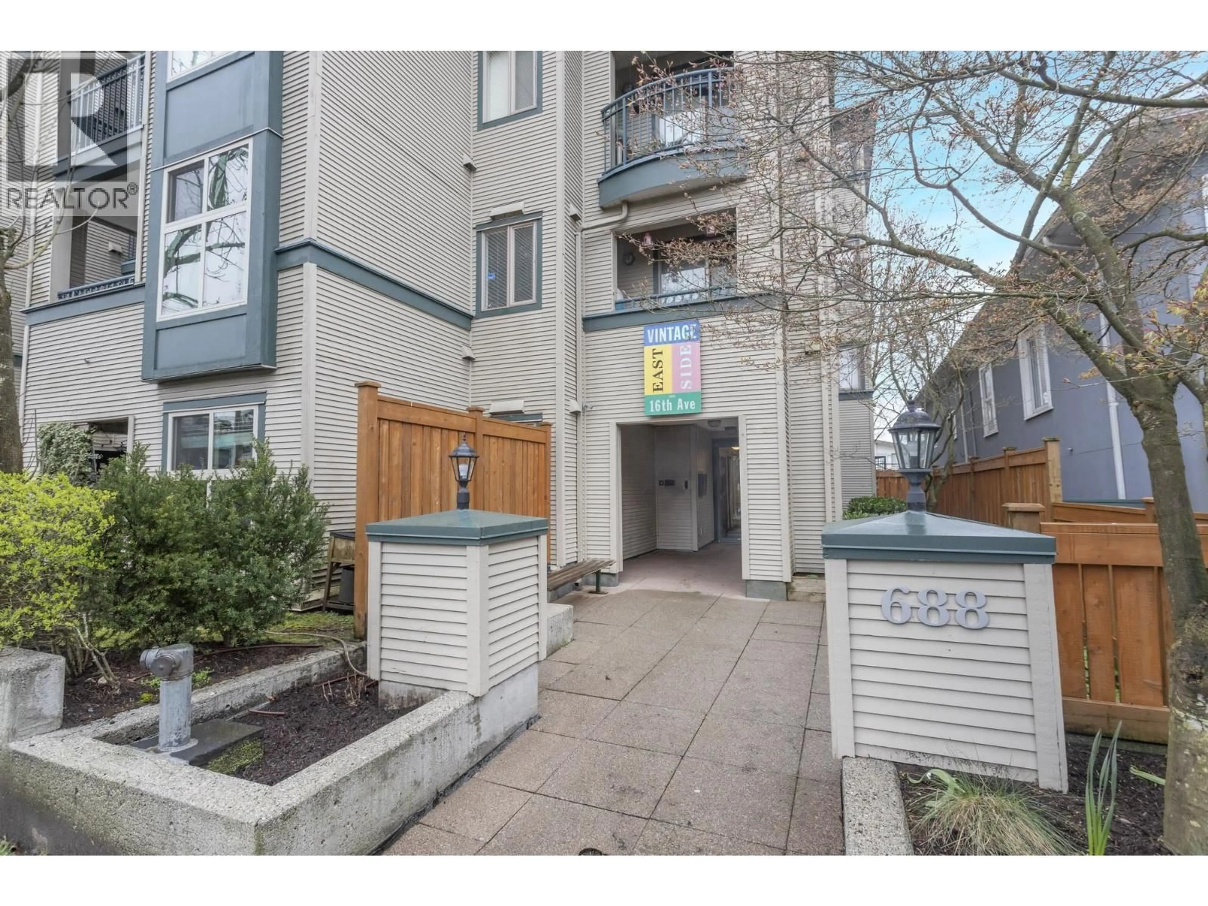 Unknown for 104 - 688 16TH AVENUE, Vancouver British Columbia V5T2V4