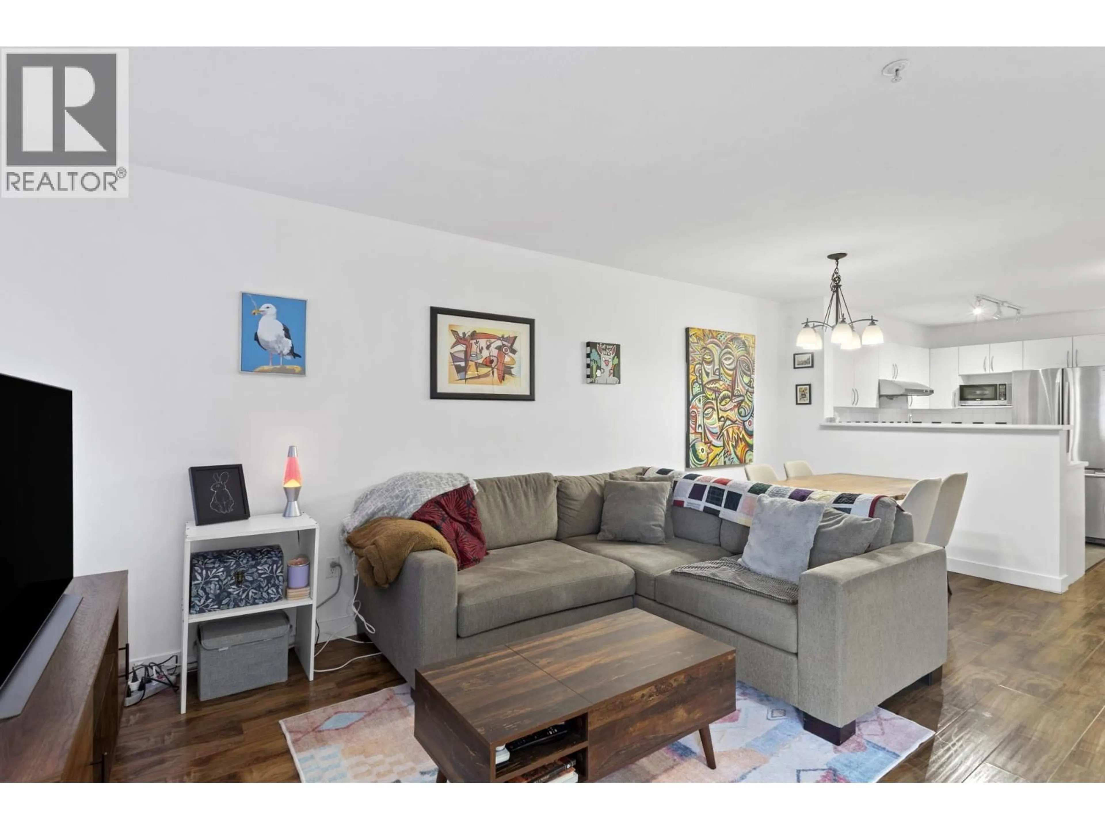 Living room with furniture, wood/laminate floor for 104 - 688 16TH AVENUE, Vancouver British Columbia V5T2V4