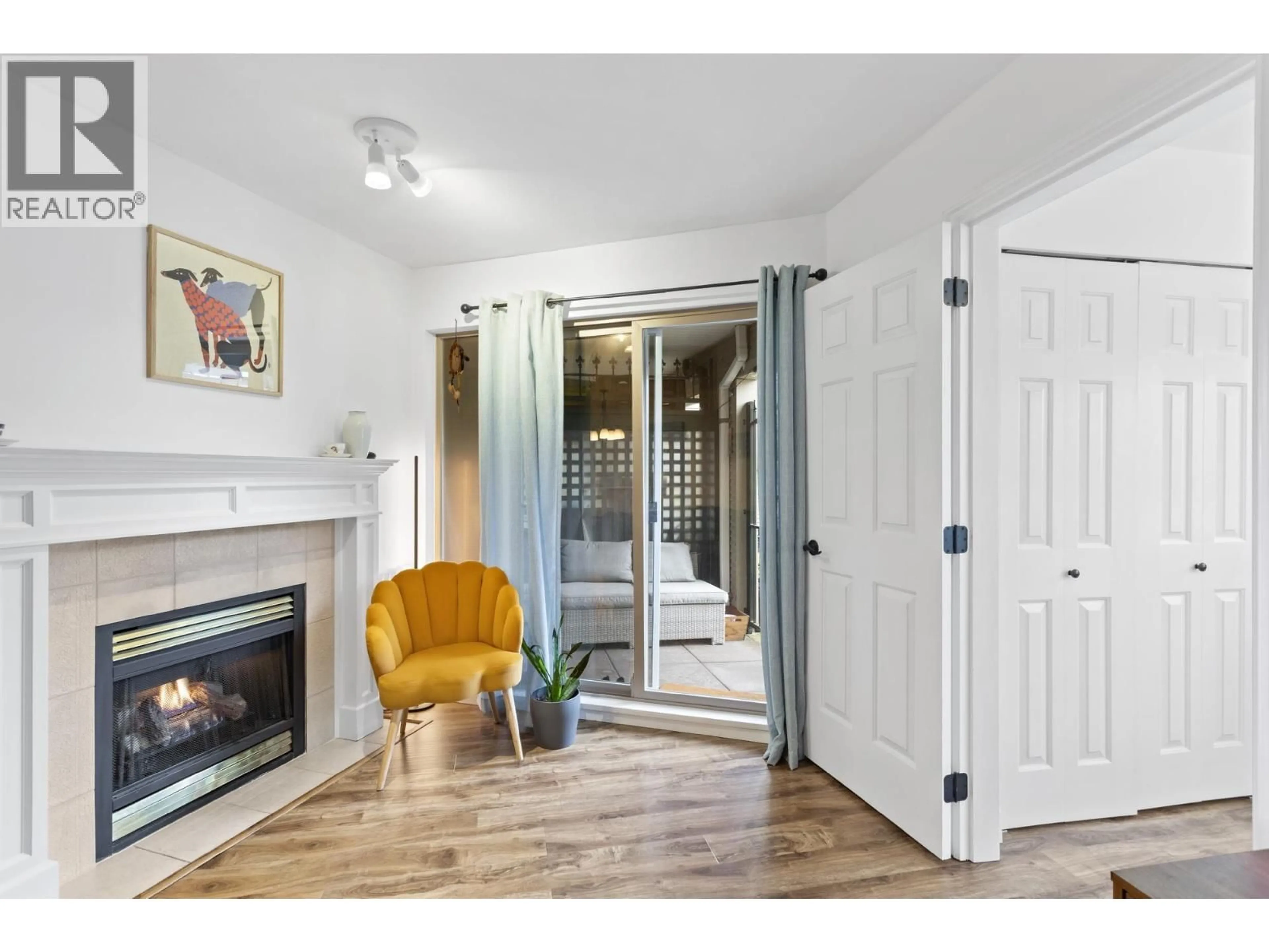 Indoor entryway for 104 - 688 16TH AVENUE, Vancouver British Columbia V5T2V4