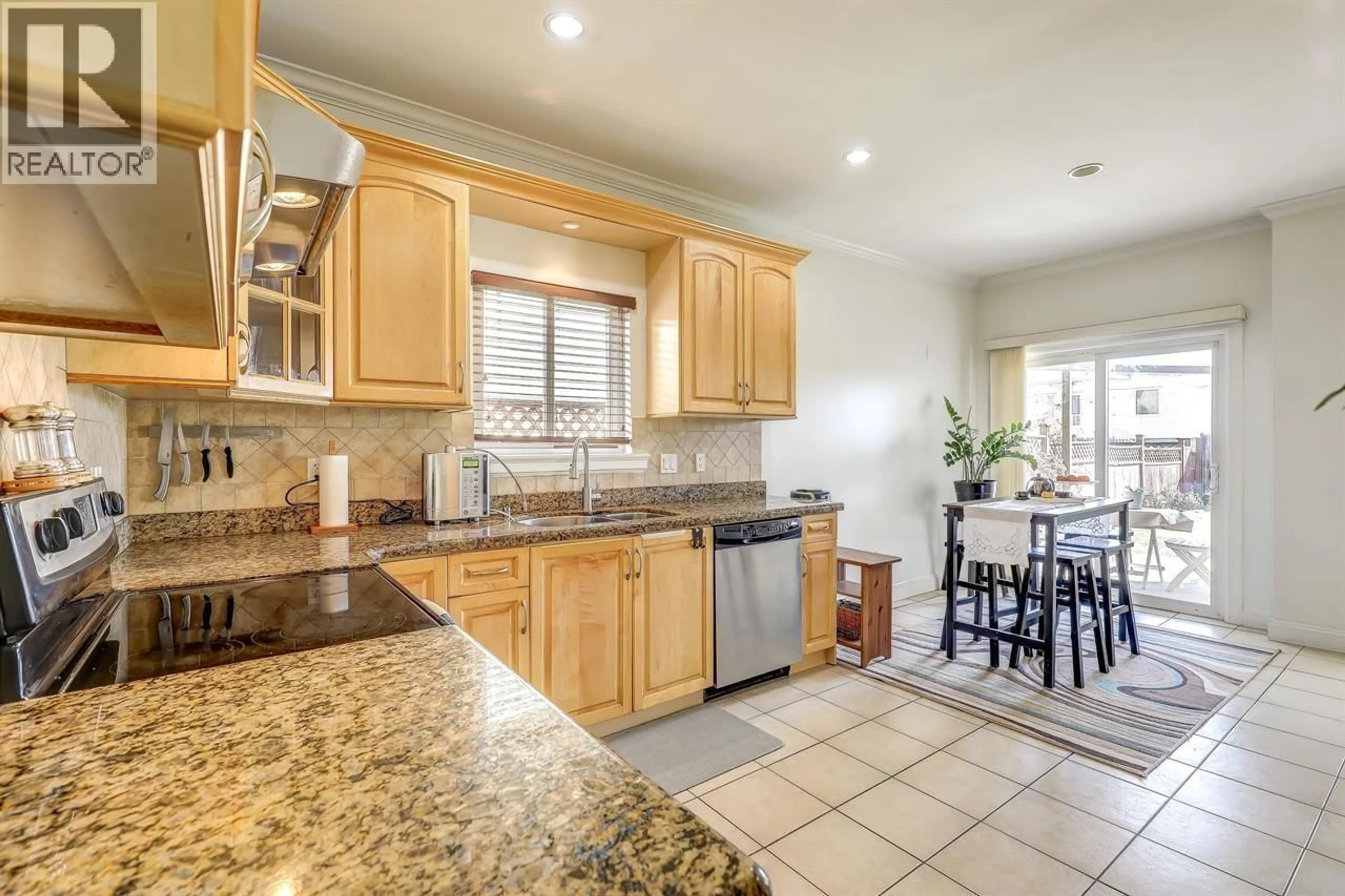 Open concept kitchen, ceramic/tile floor for 7448 17TH AVENUE, Burnaby British Columbia V3N1L4
