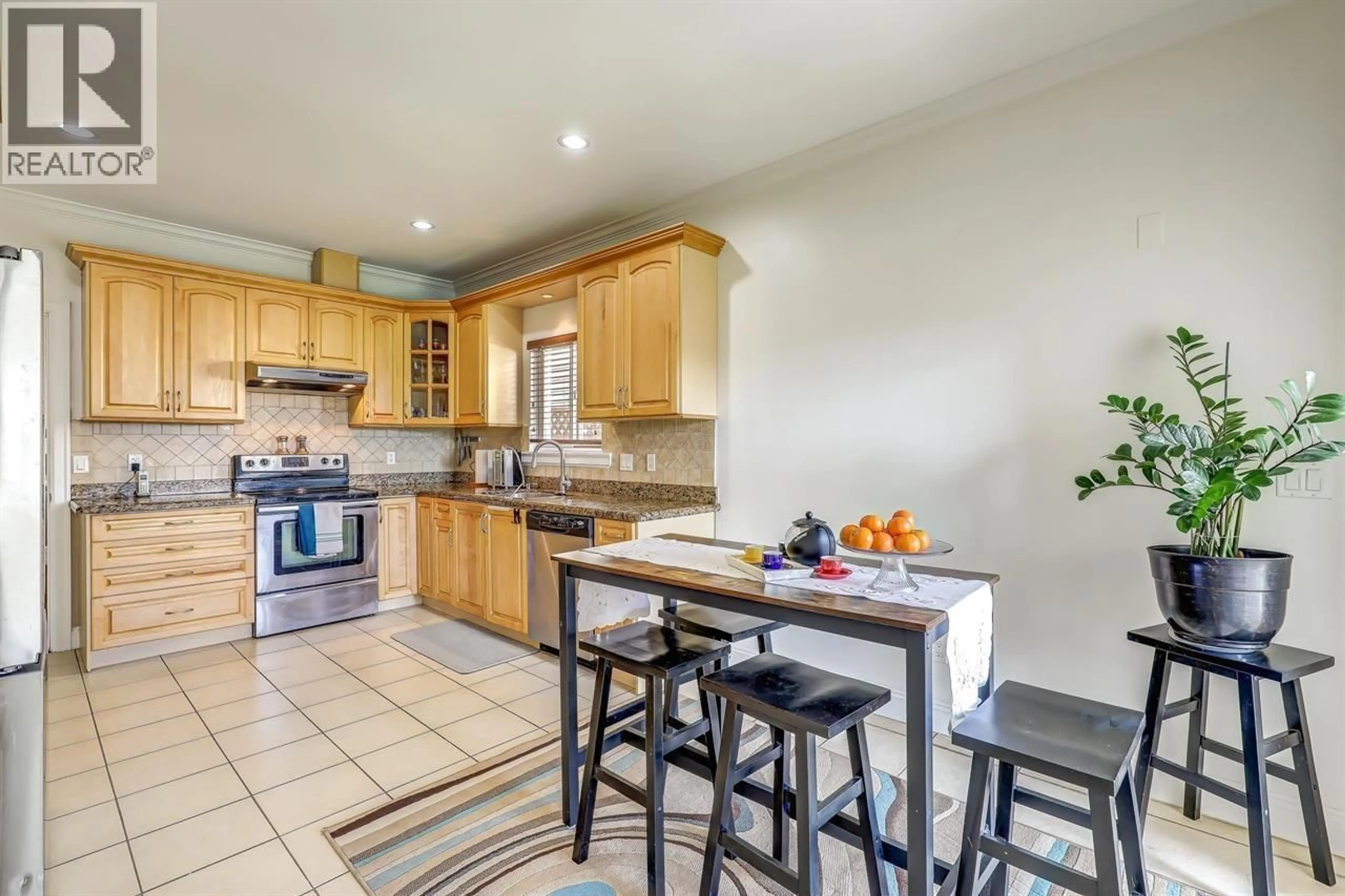 Open concept kitchen, ceramic/tile floor for 7448 17TH AVENUE, Burnaby British Columbia V3N1L4