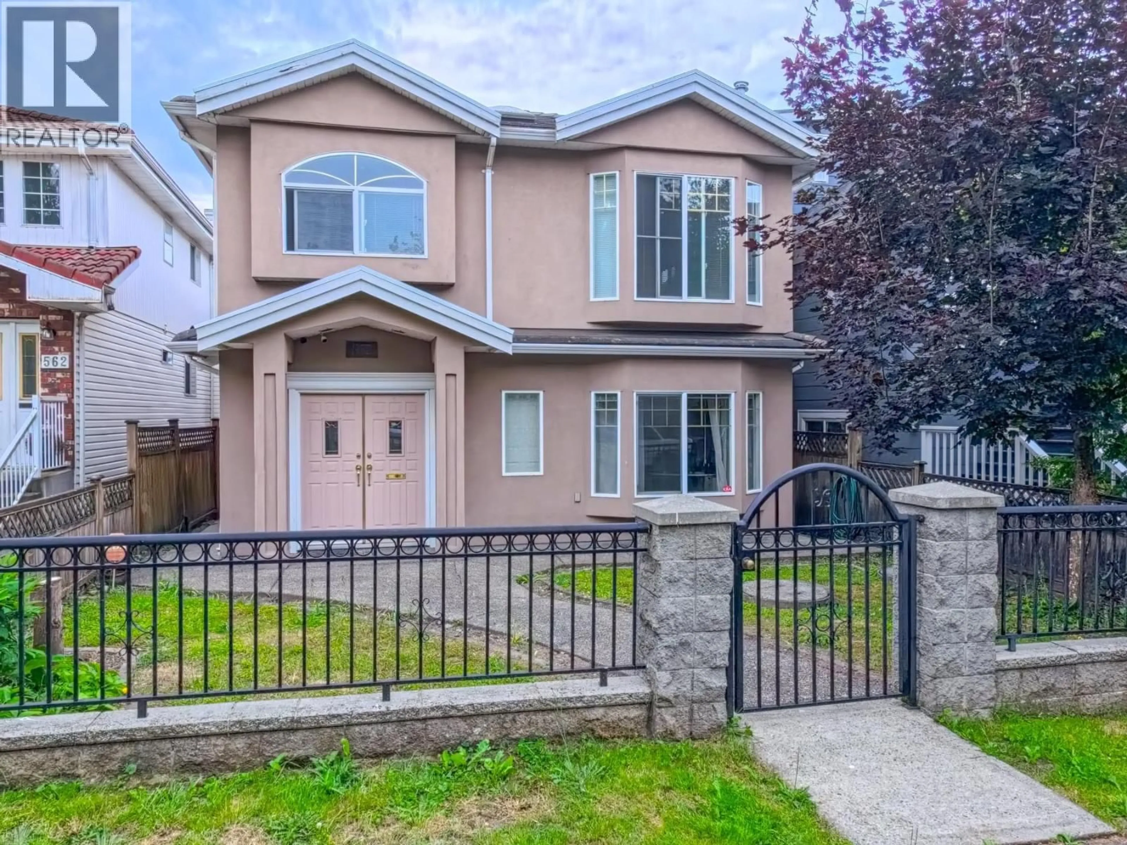 Home with vinyl exterior material, street for 552 50TH AVENUE, Vancouver British Columbia V5X1B2