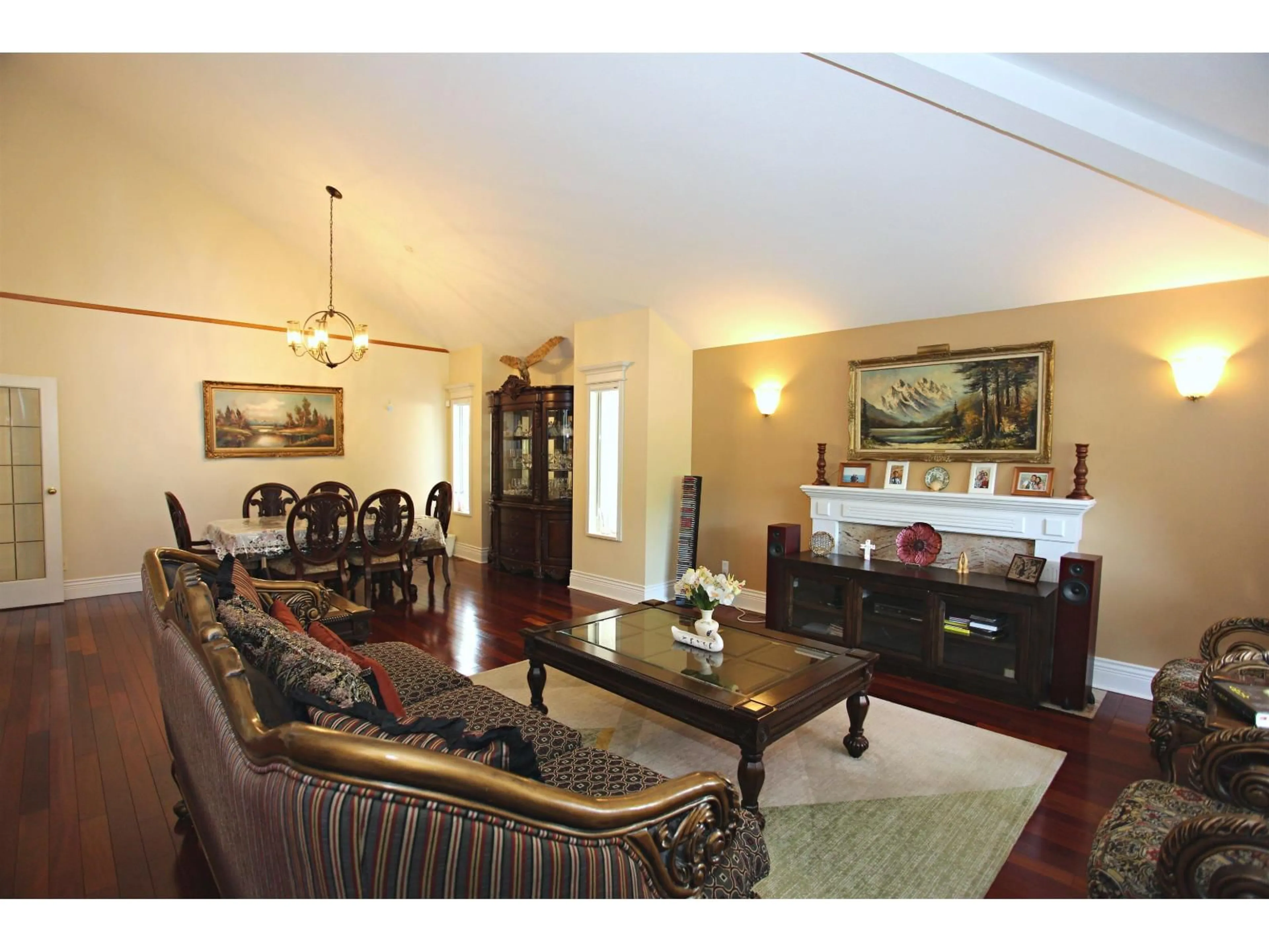 Dining room, wood/laminate floor for 8265 148B STREET, Surrey British Columbia V3S7R9