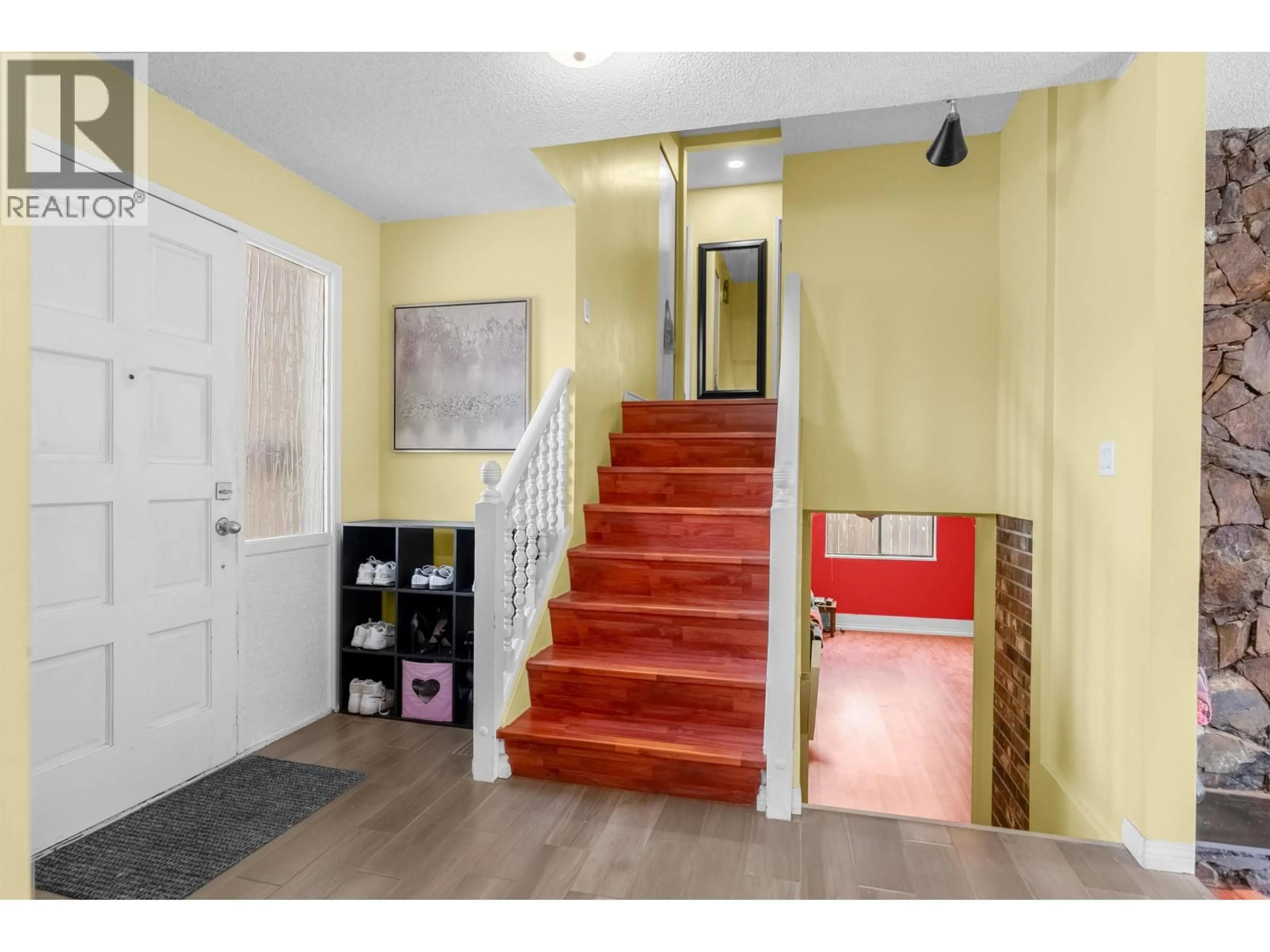 Indoor foyer for 9740 SWANSEA DRIVE, Richmond British Columbia V7A2L8