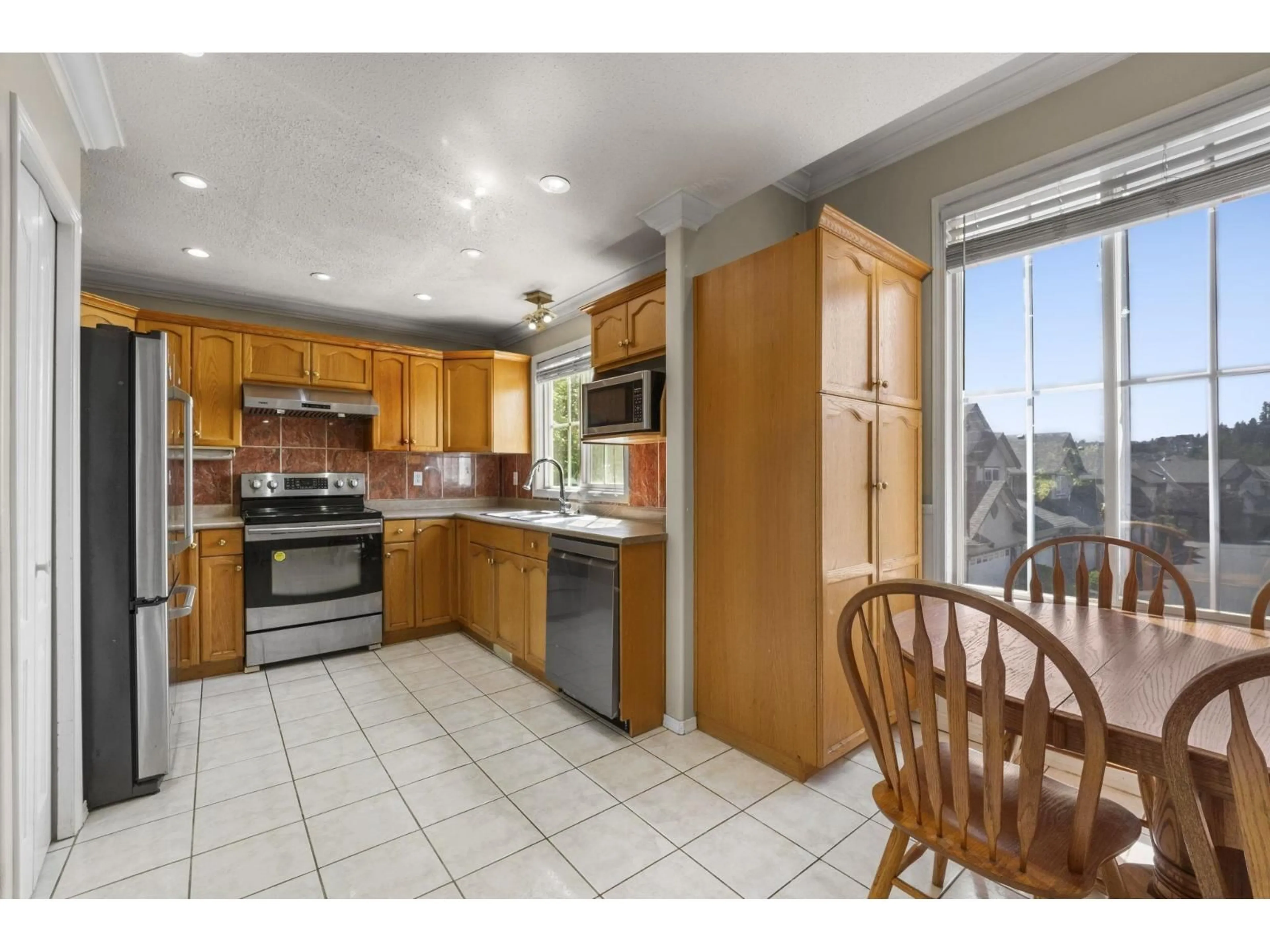 Open concept kitchen, ceramic/tile floor for 20 - 46360 VALLEYVIEW ROAD, Chilliwack British Columbia V2R5L7