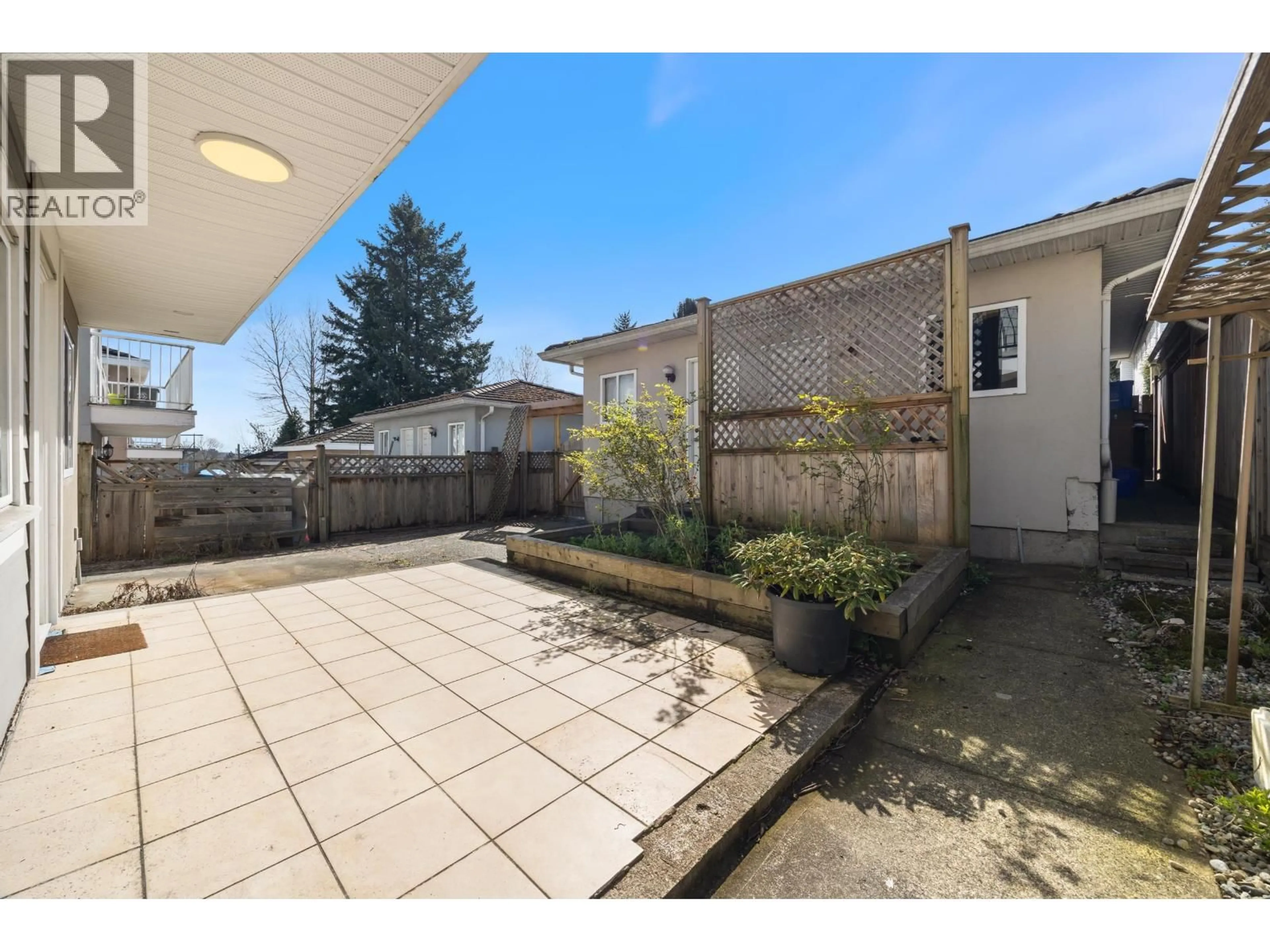 Patio, street for 6058 WOODSWORTH STREET, Burnaby British Columbia V5G1S8