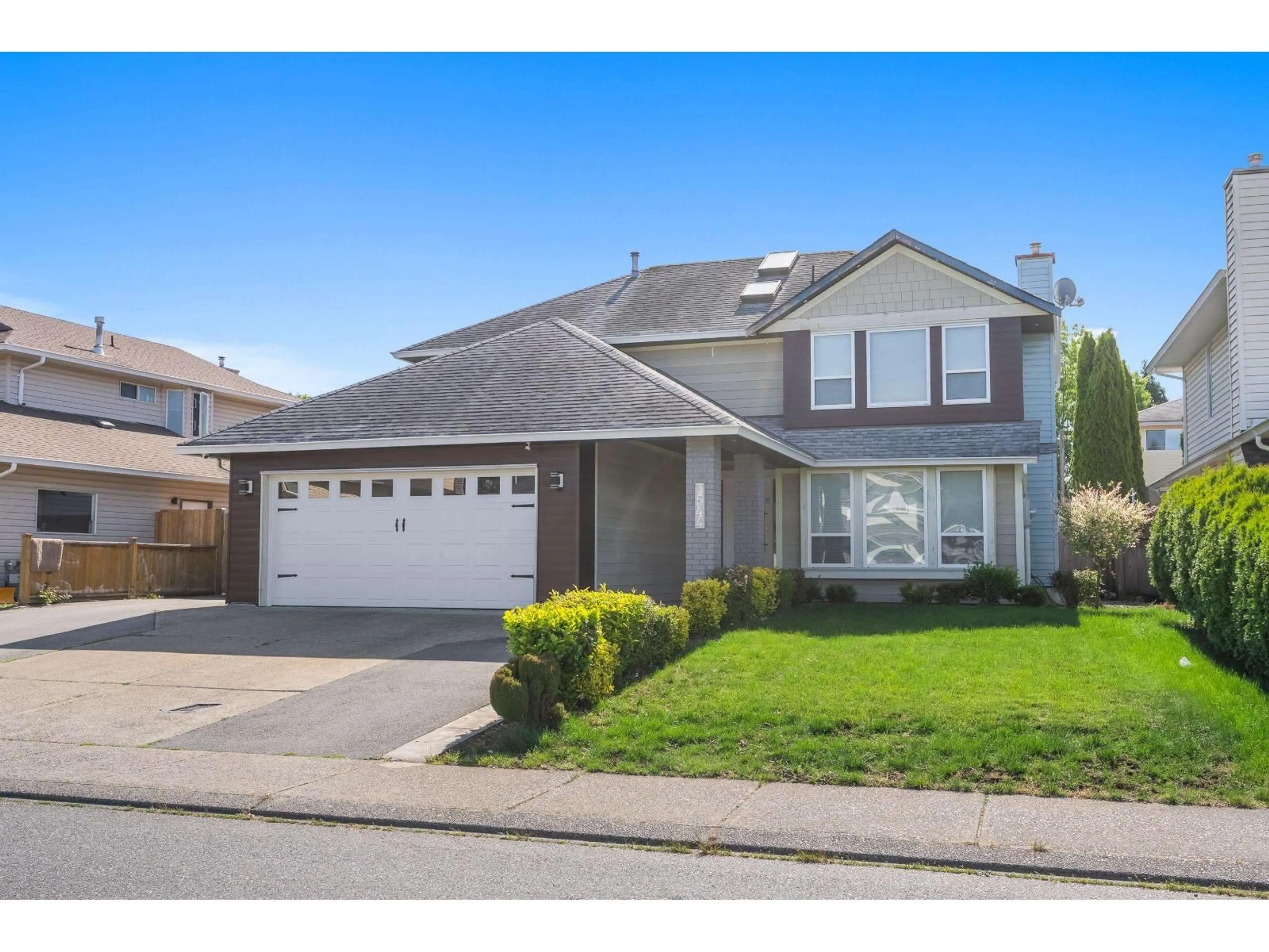 Home with vinyl exterior material, street for 3544 CHASE STREET, Abbotsford British Columbia V2T5B3