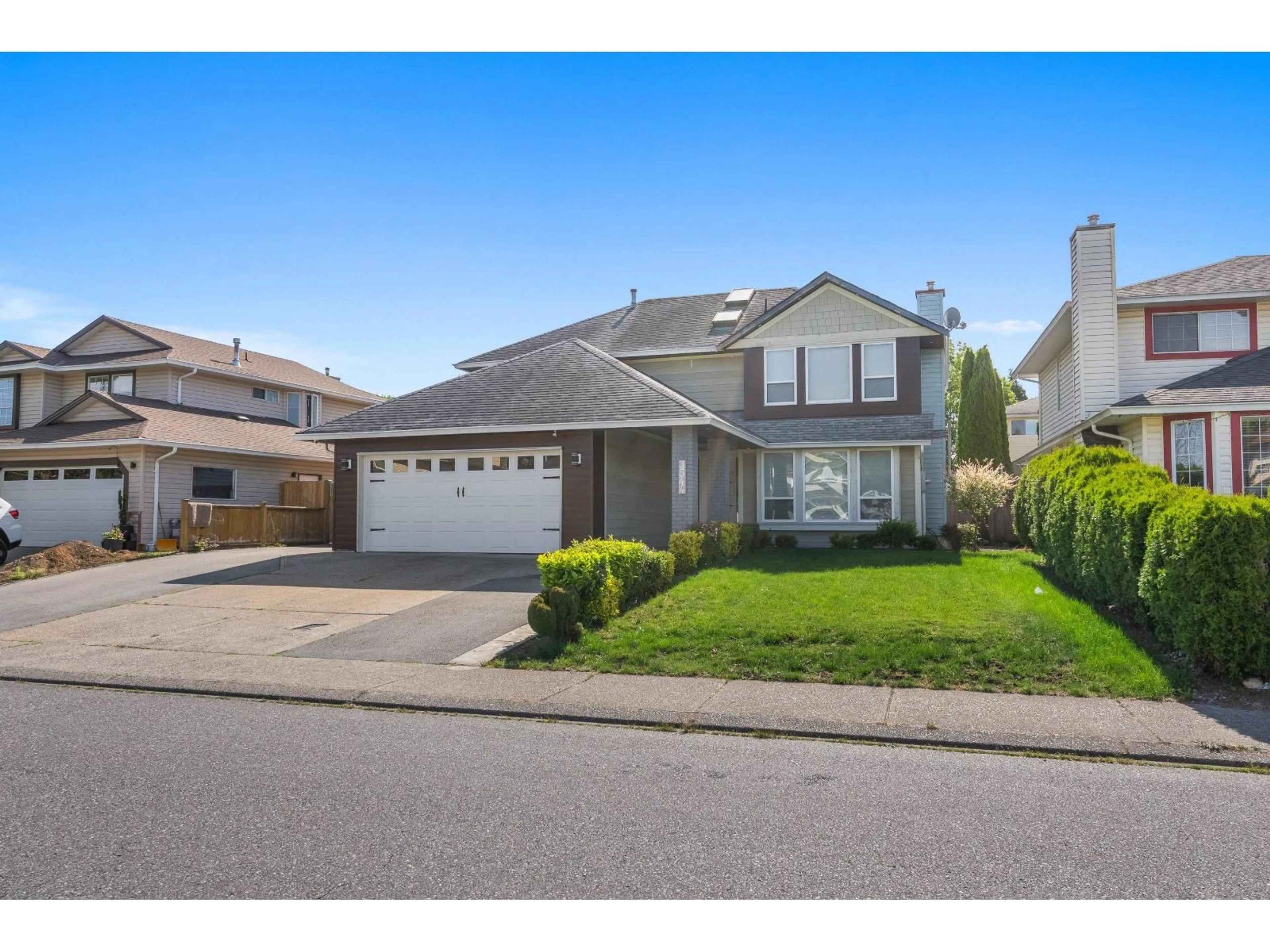 Home with vinyl exterior material, street for 3544 CHASE STREET, Abbotsford British Columbia V2T5B3