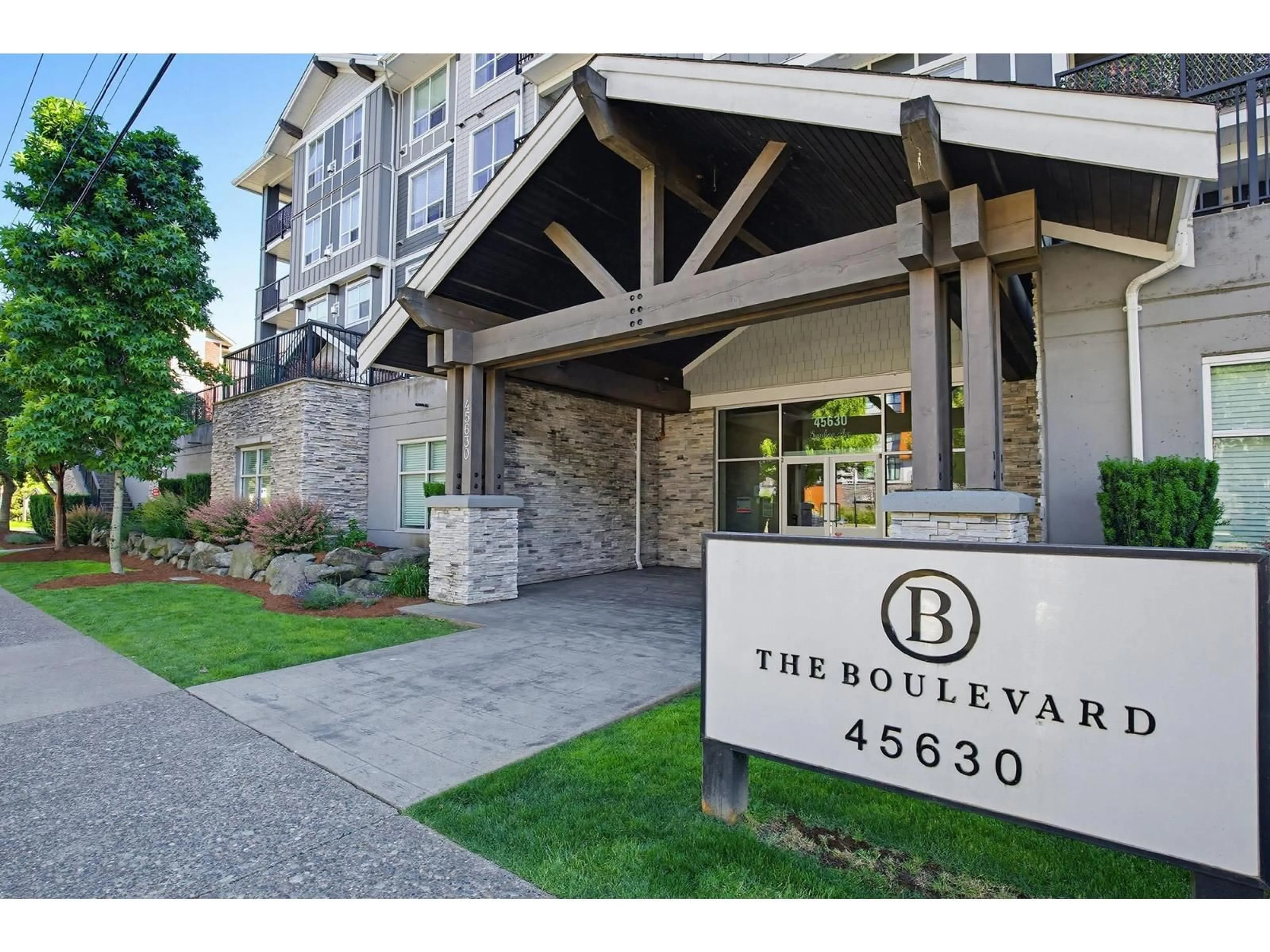 Indoor foyer for 207 - 45630 SPADINA AVENUE, Chilliwack British Columbia V2P4C4