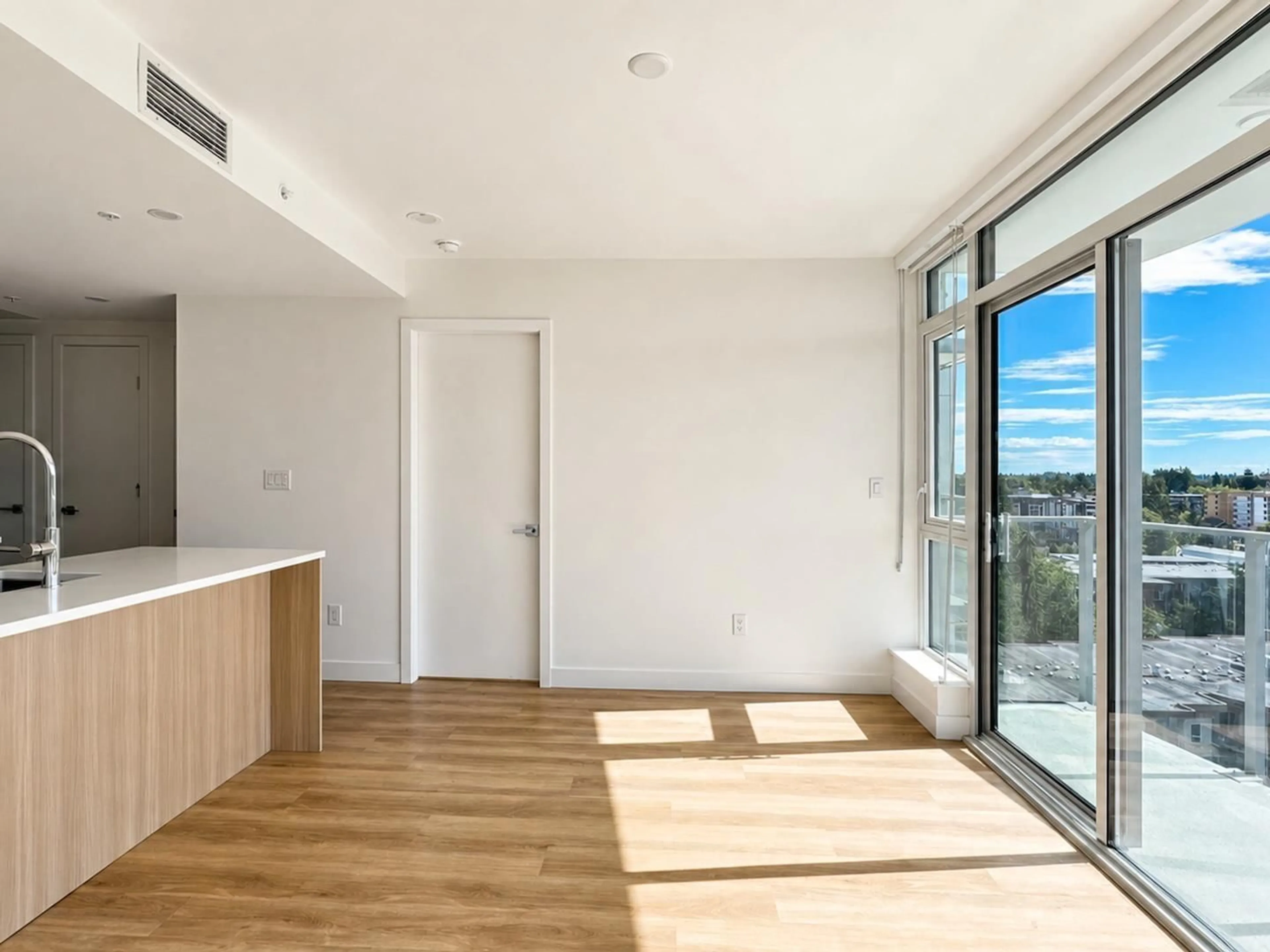 A pic of a room for 1004 - 9675 KING GEORGE HIGHWAY, Surrey British Columbia V3T2V3