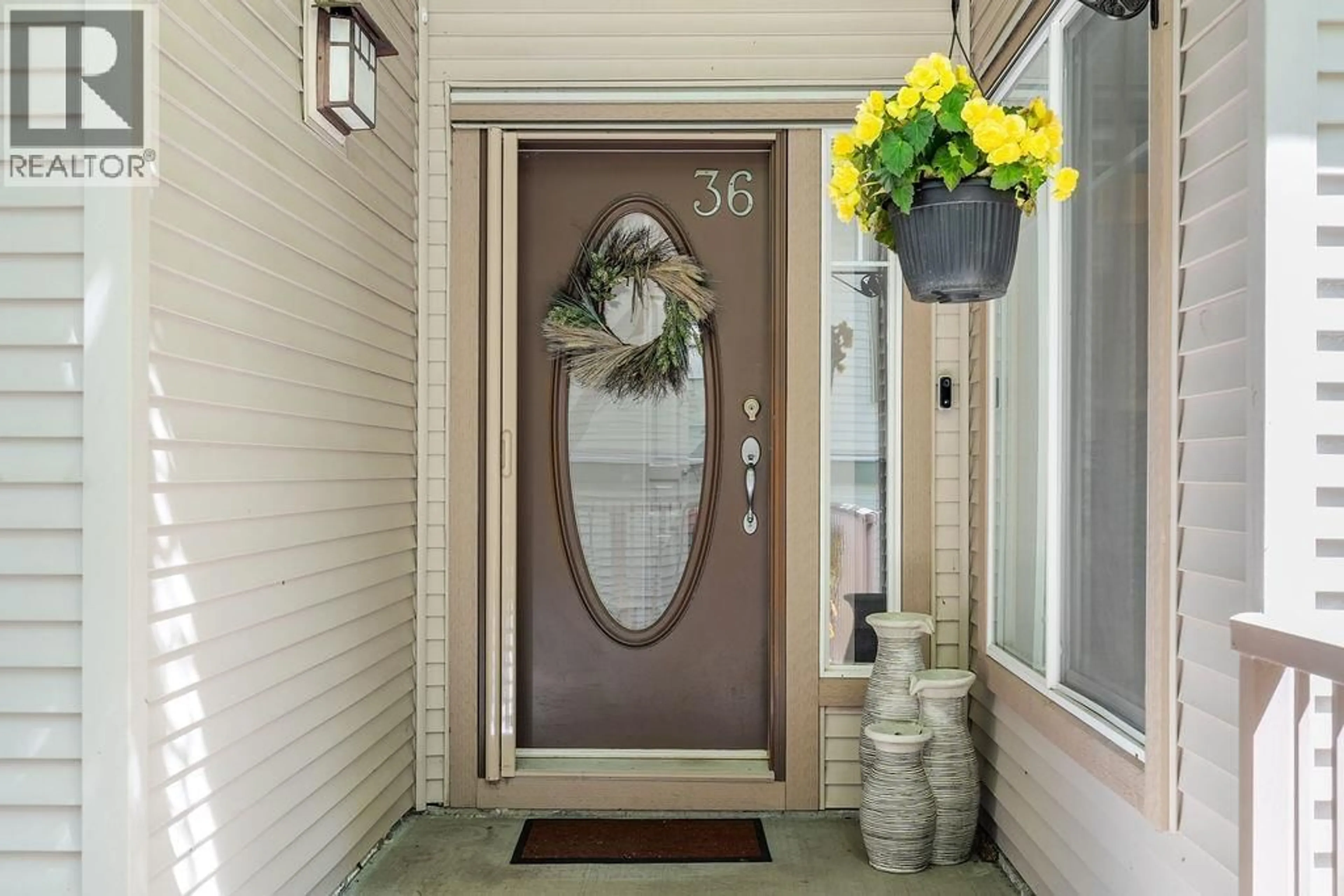 Indoor entryway for 36 - 2351 PARKWAY BOULEVARD, Coquitlam British Columbia V3E3P2