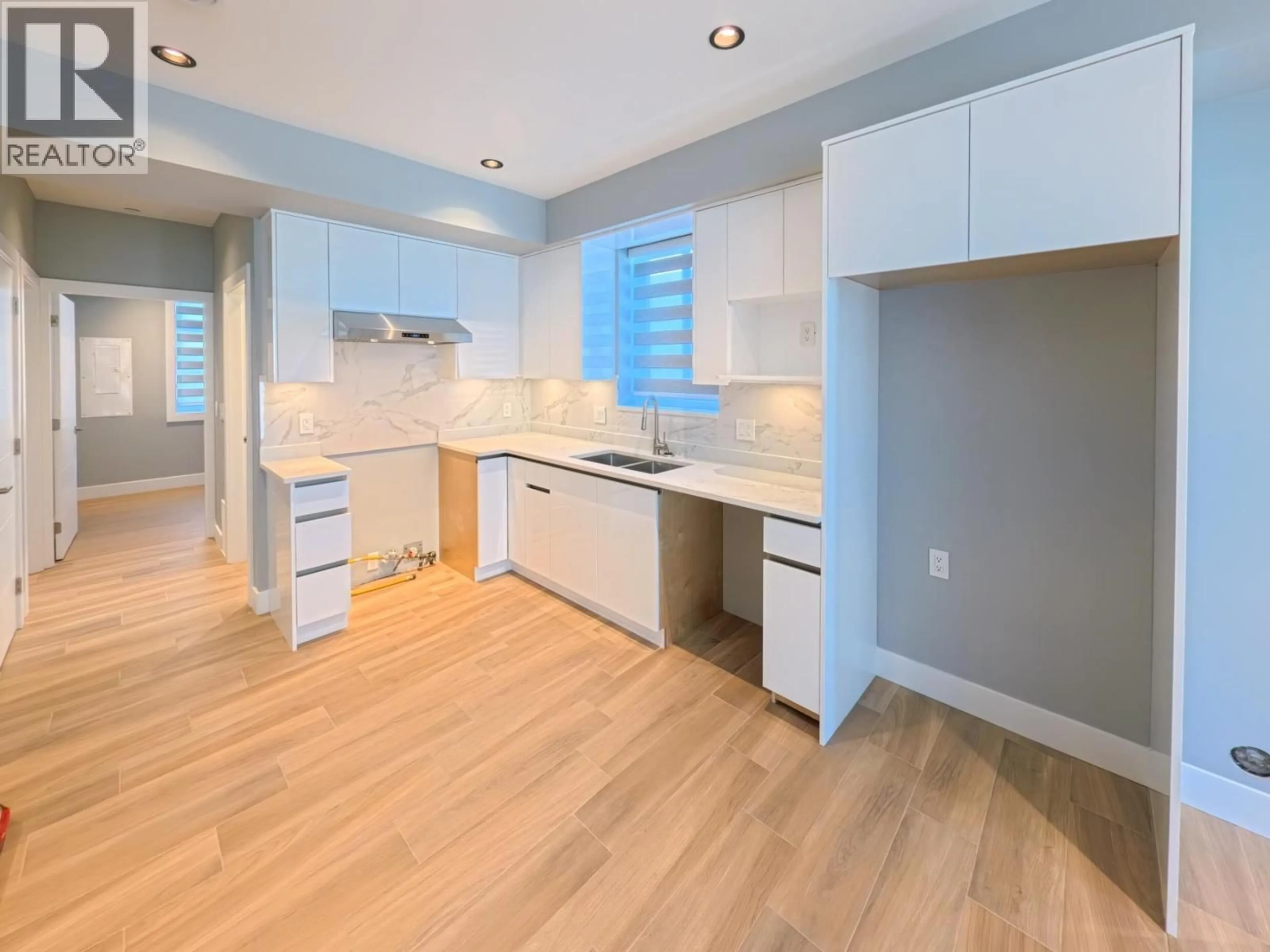 Open concept kitchen, wood/laminate floor for 4 - 2557 KING EDWARD AVENUE, Vancouver British Columbia V6L1T5