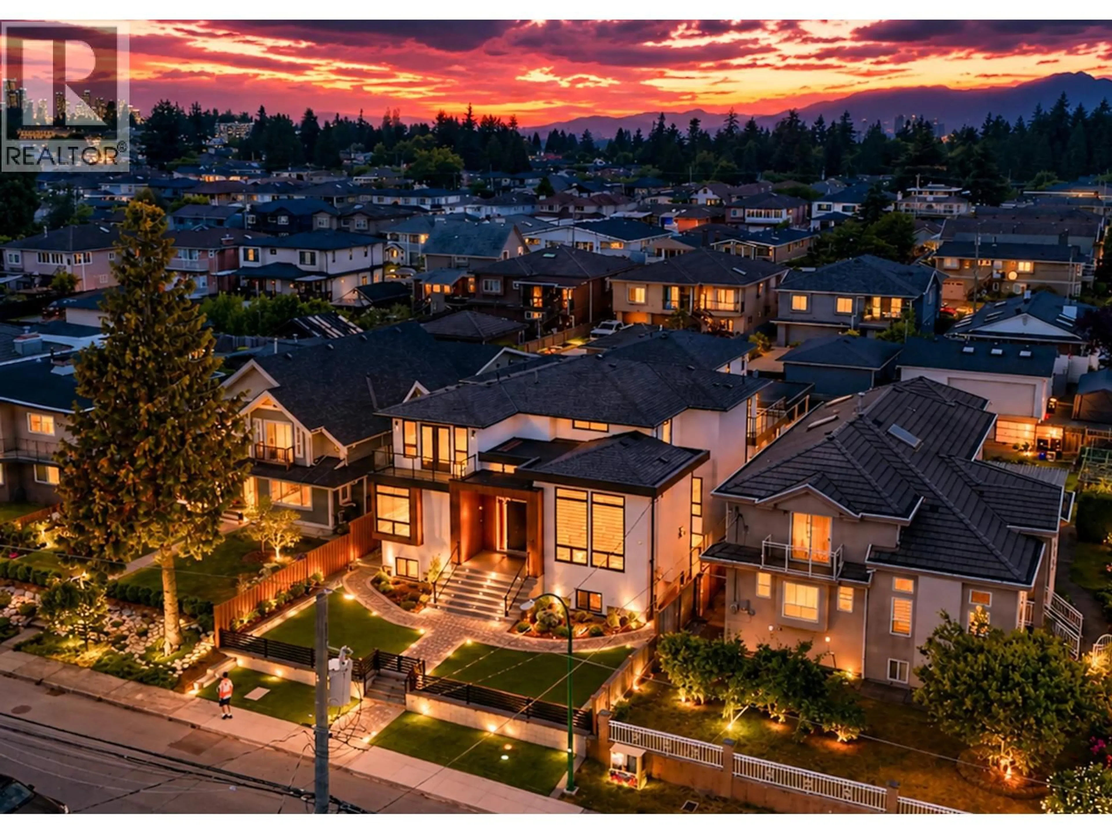 A pic from outside/outdoor area/front of a property/back of a property/a pic from drone, mountain view for 8093 14TH AVENUE, Burnaby British Columbia V3N2B5