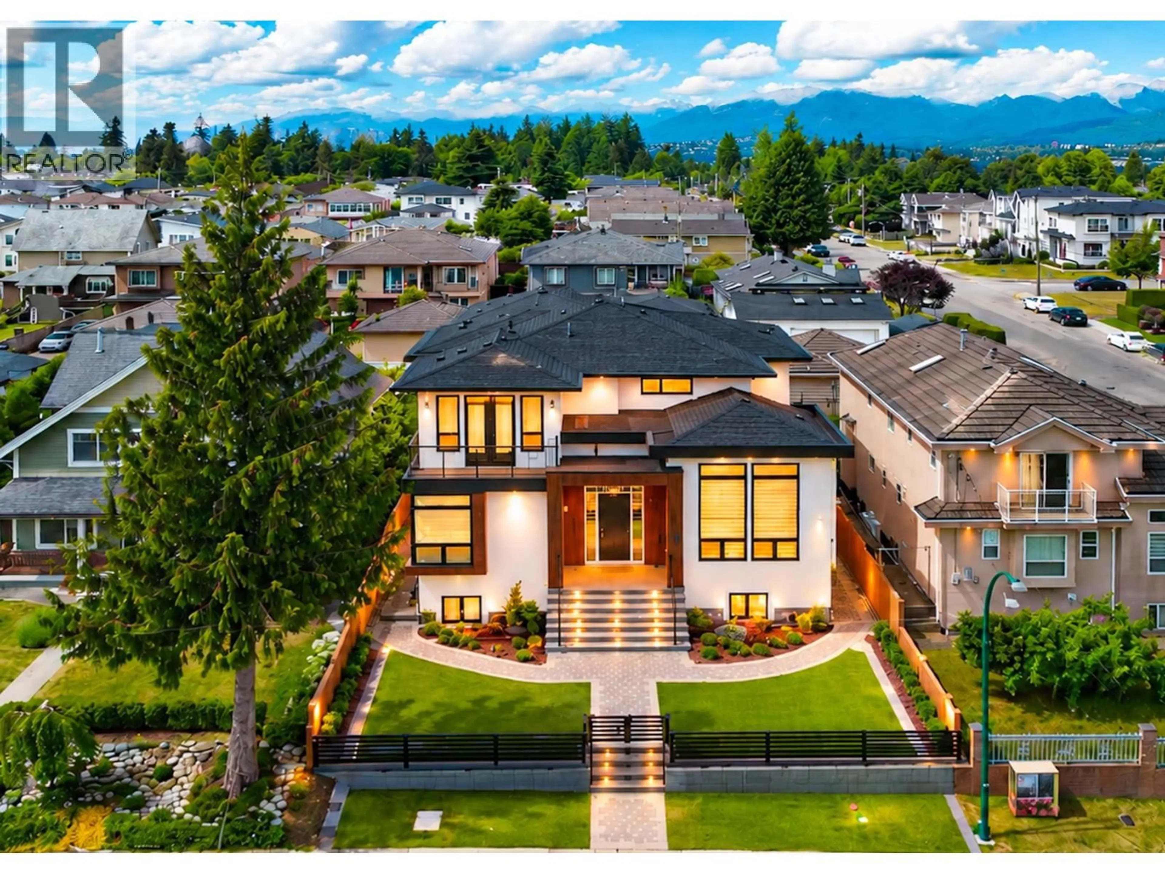 A pic from outside/outdoor area/front of a property/back of a property/a pic from drone, mountain view for 8093 14TH AVENUE, Burnaby British Columbia V3N2B5