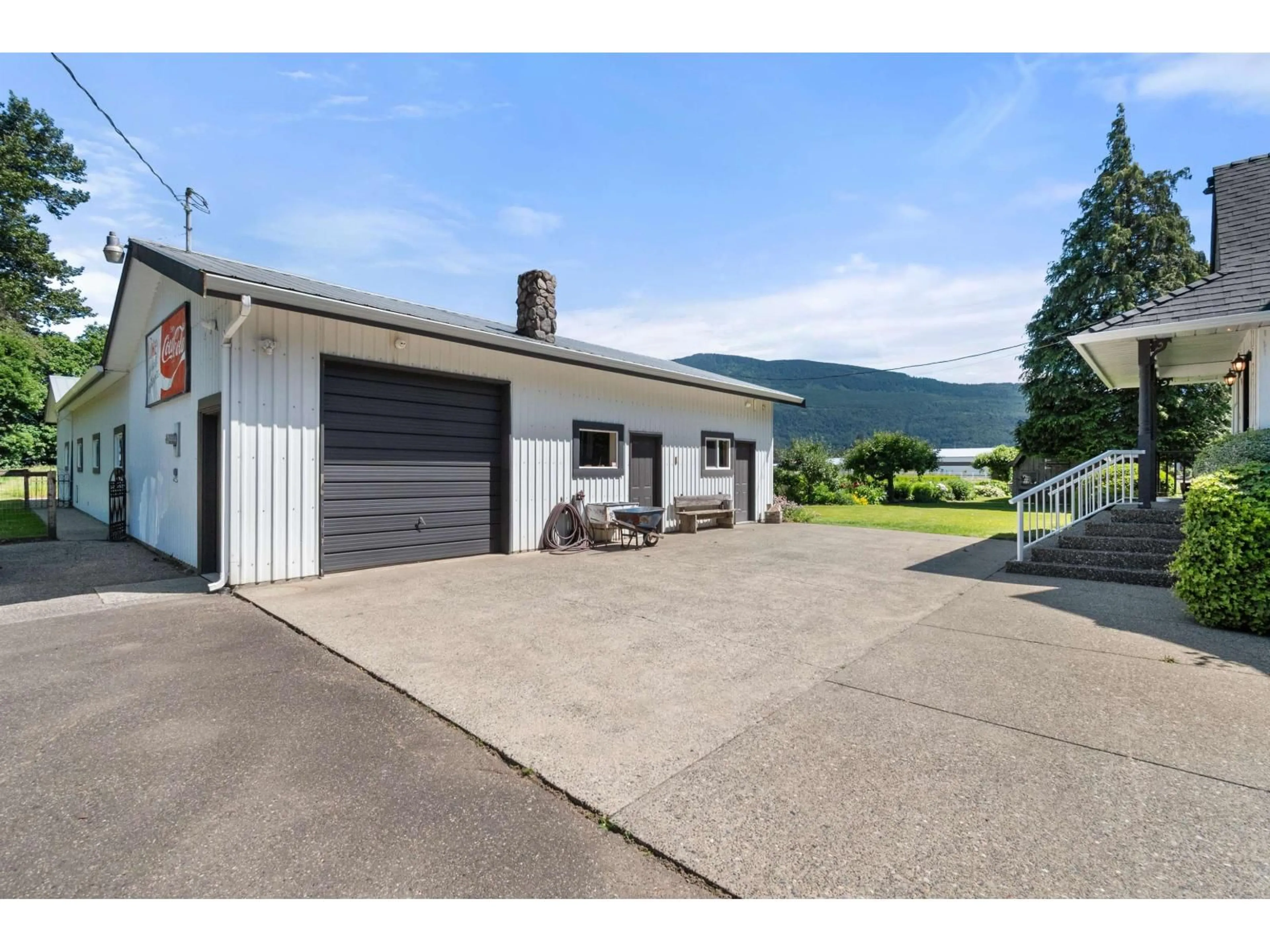 A pic from outside/outdoor area/front of a property/back of a property/a pic from drone, unknown for 4730 BOUNDARY ROAD, Yarrow British Columbia V2R5J3
