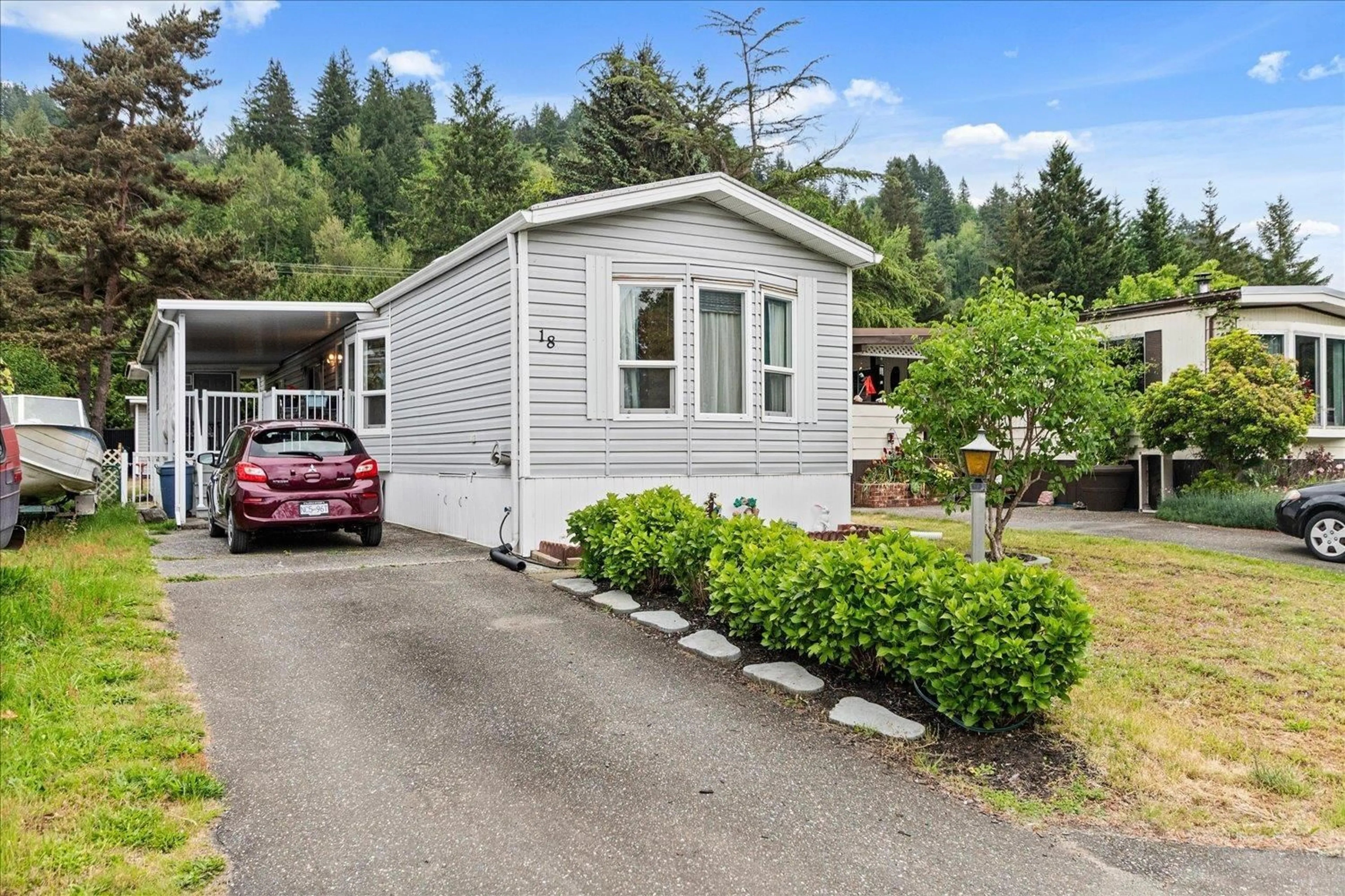 Home with vinyl exterior material, street for 18 - 46484 CHILLIWACK LAKE ROAD, Chilliwack British Columbia V2R3R9