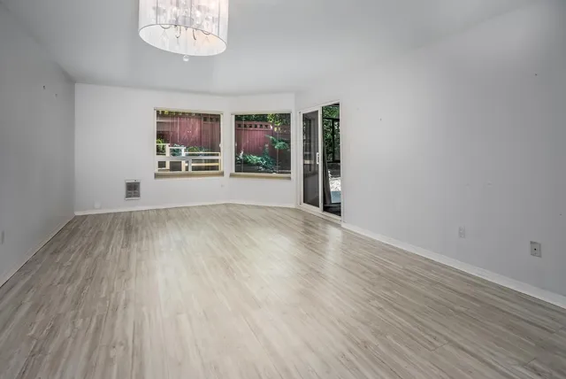 309 - 1350 VIDAL STREET, White Rock 3