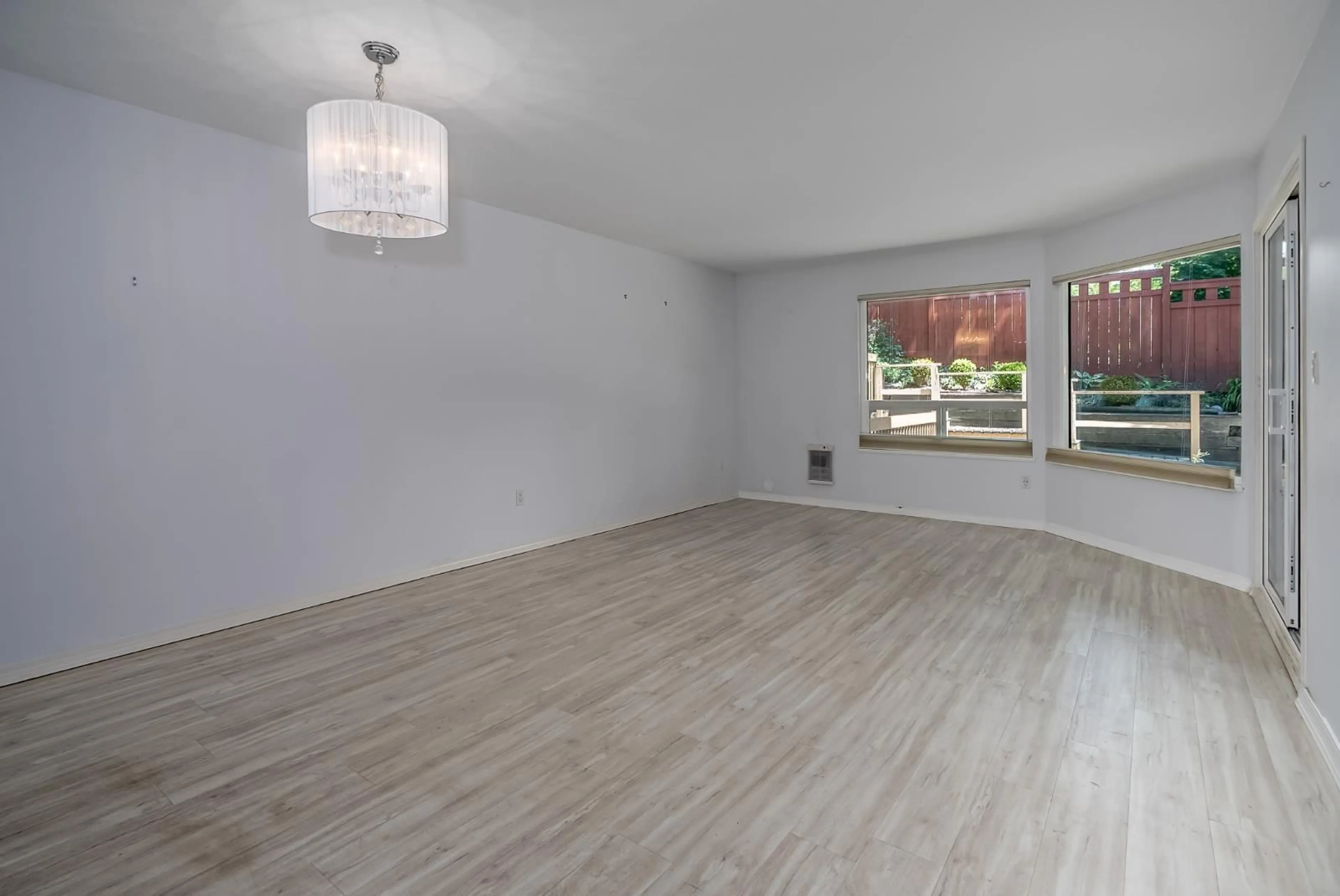A pic of a room for 309 - 1350 VIDAL STREET, White Rock British Columbia V4B5G6