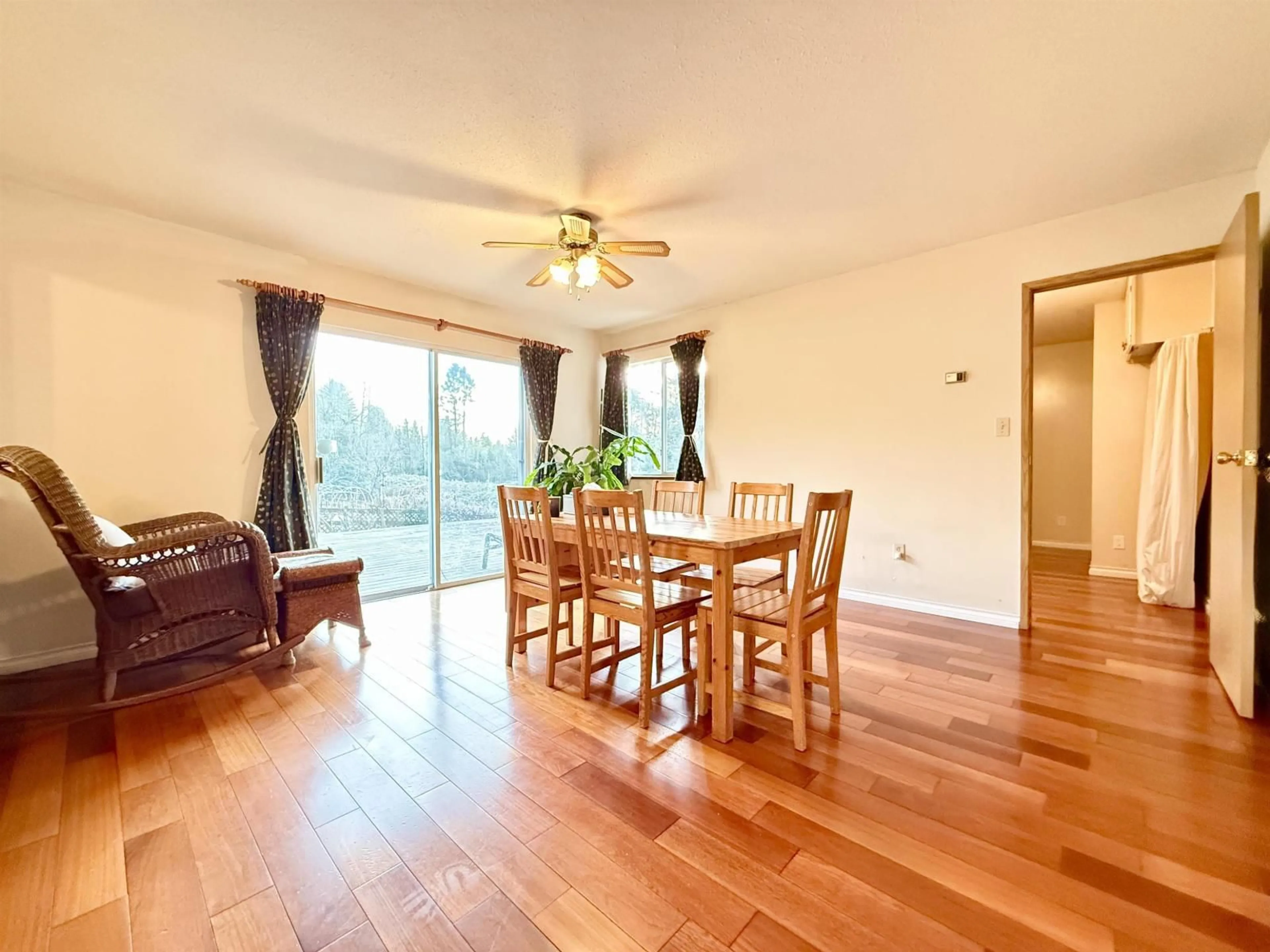 Dining room, wood/laminate floor for 18572 76 AVENUE, Surrey British Columbia V4N3G5