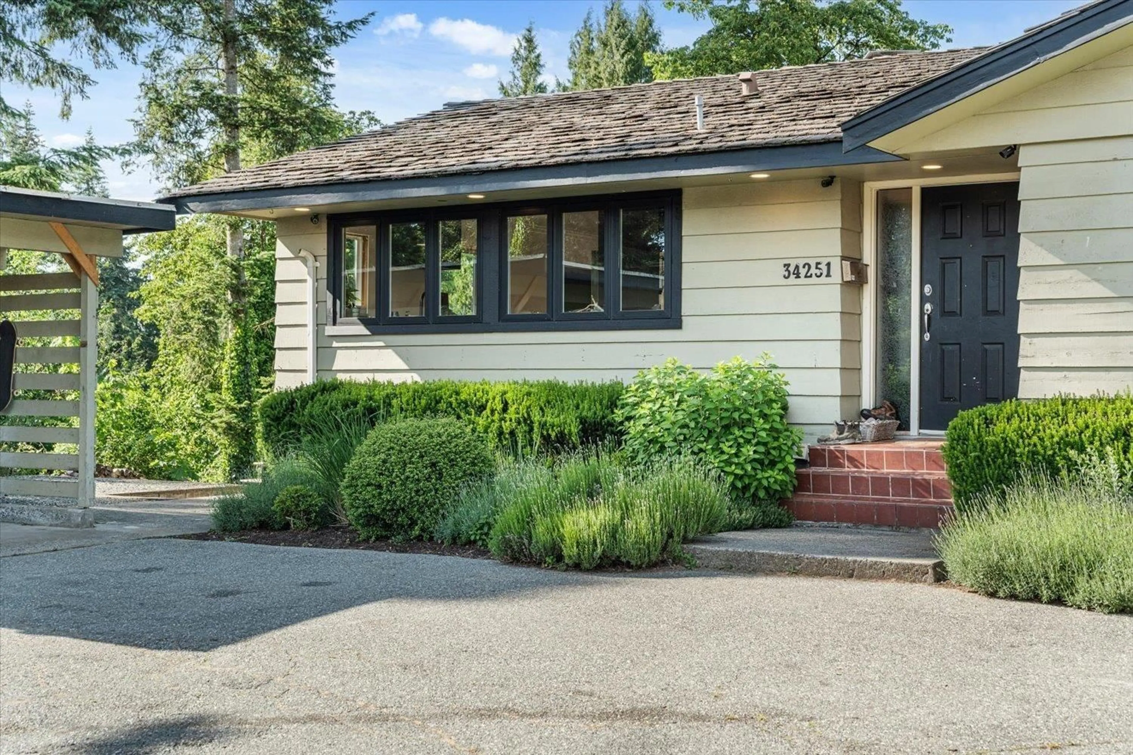 Home with vinyl exterior material, street for 34251 GEORGE FERGUSON WAY, Abbotsford British Columbia V2S2N6