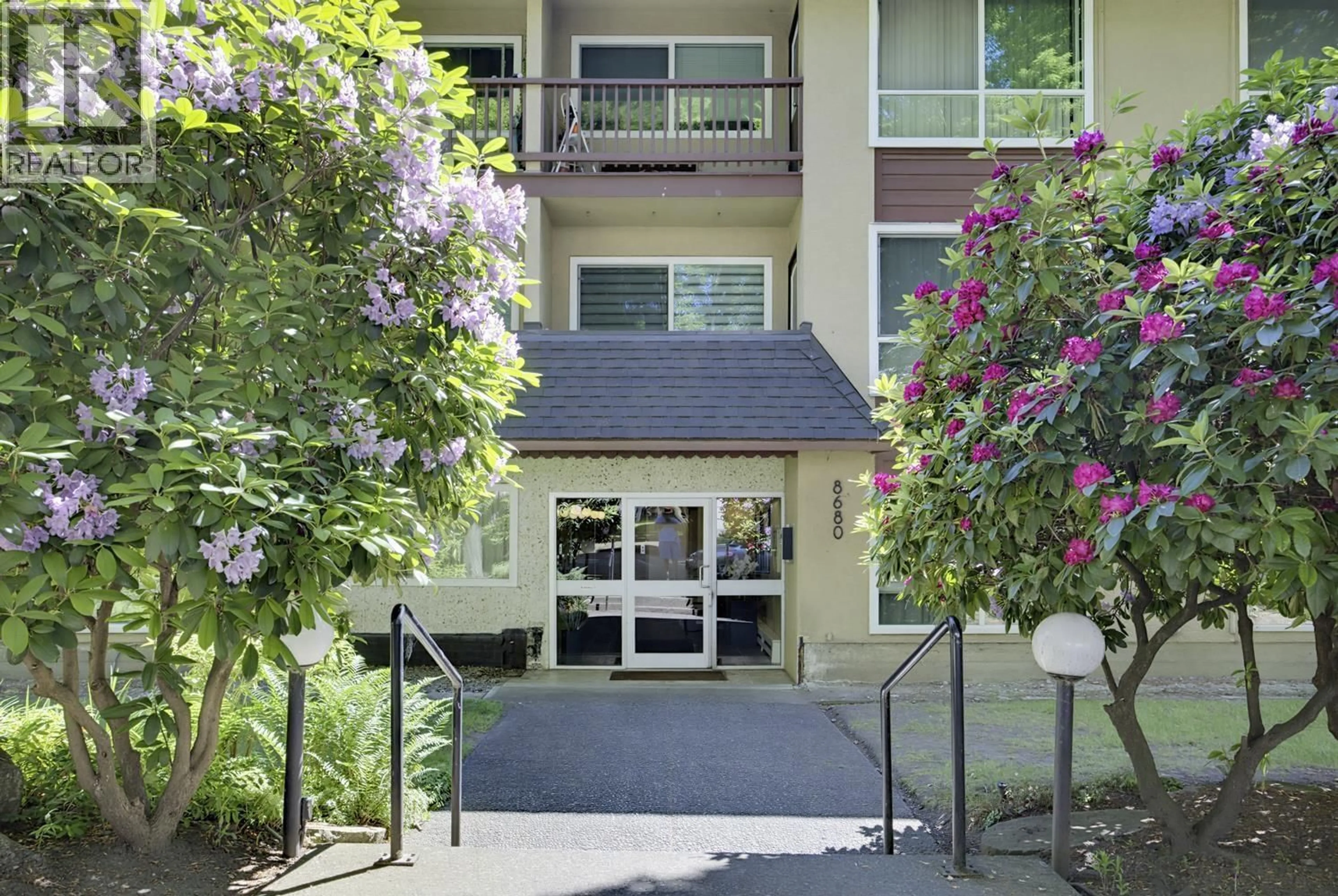 Indoor foyer for 215 - 8680 FREMLIN STREET, Vancouver British Columbia V6P3X3