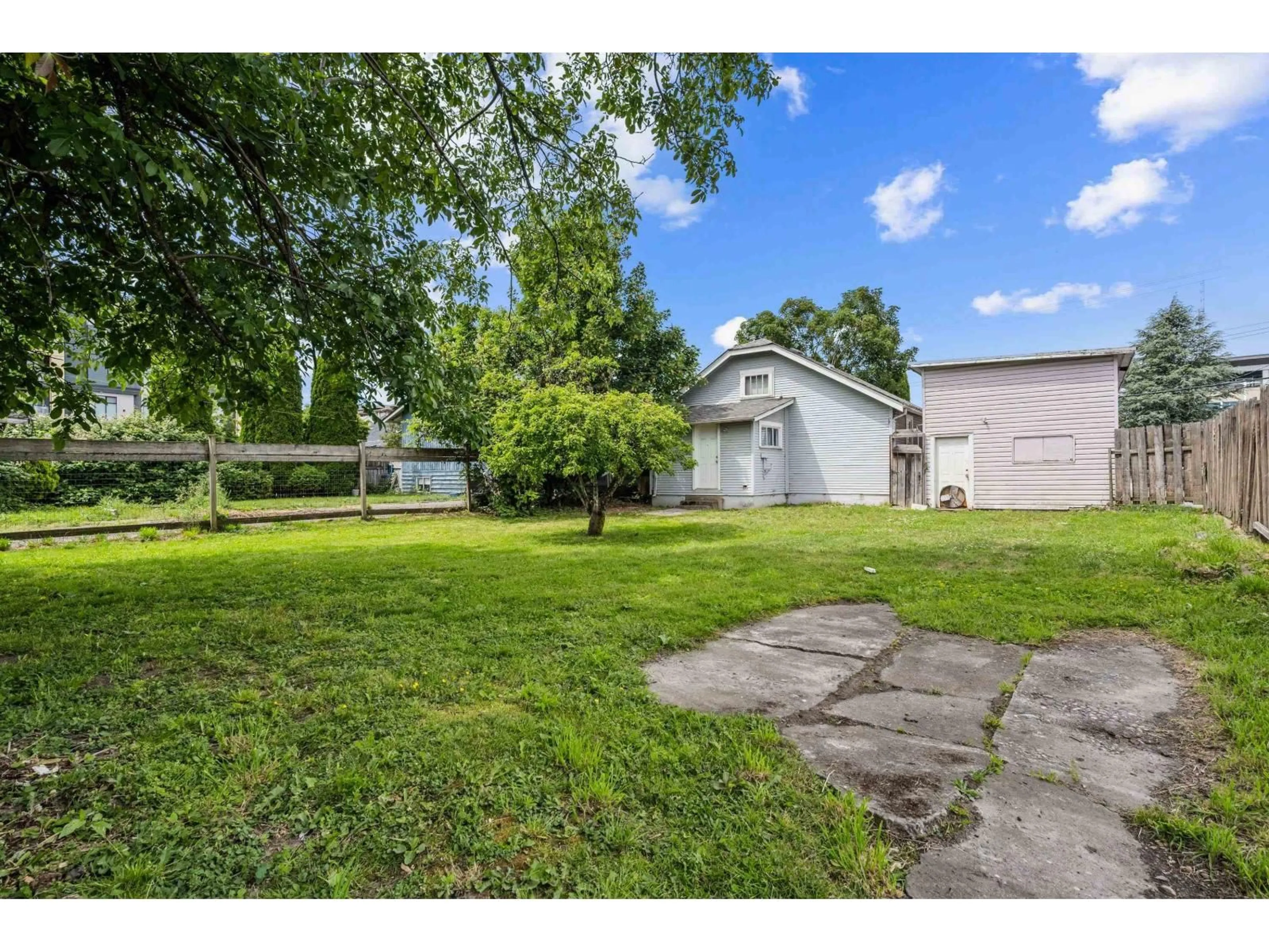 Unknown for 45948 CHESTERFIELD AVENUE, Chilliwack British Columbia V2P1M4