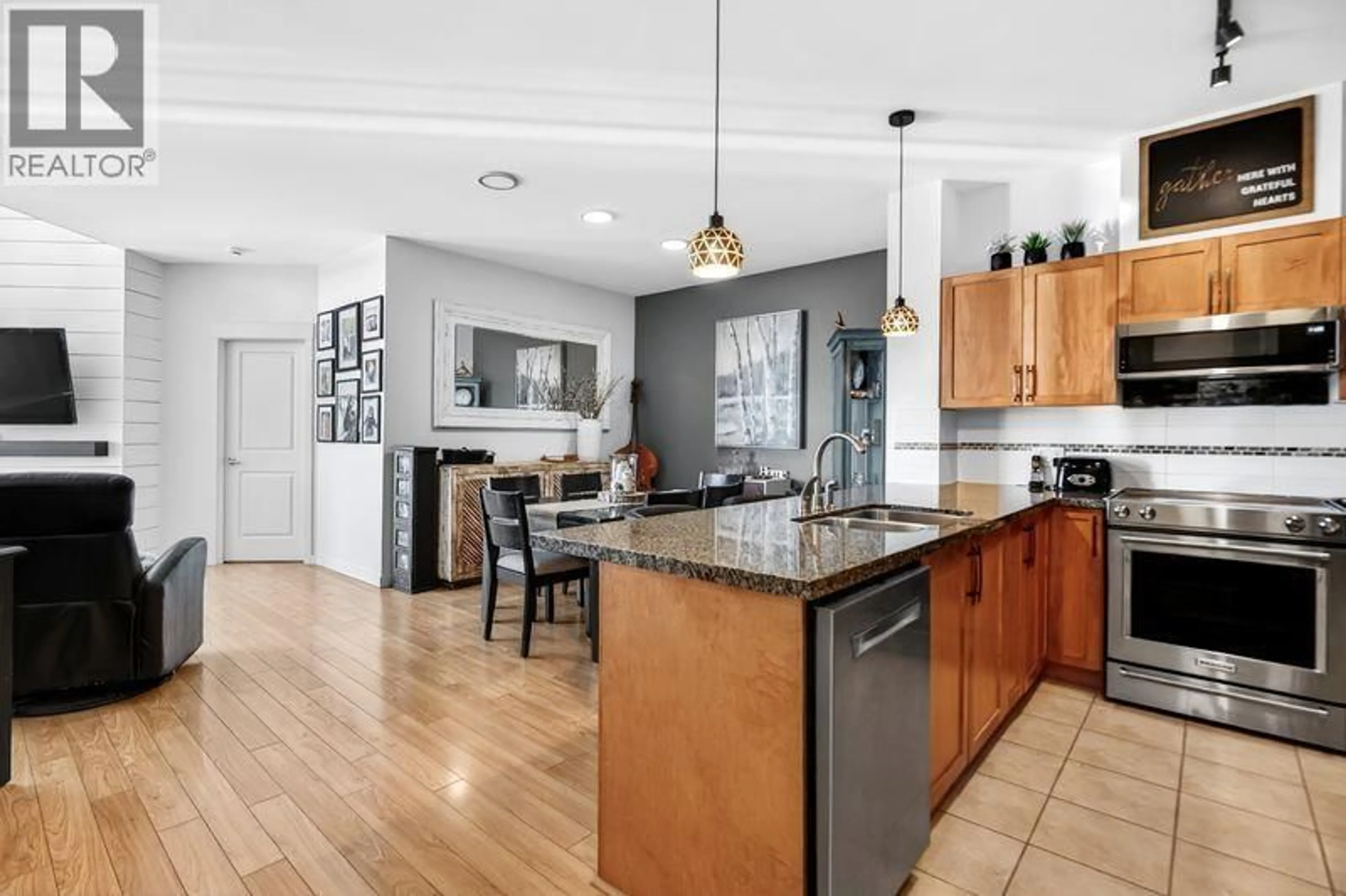 Open concept kitchen, unknown for 410 - 12350 HARRIS ROAD, Pitt Meadows British Columbia V3Y0C5