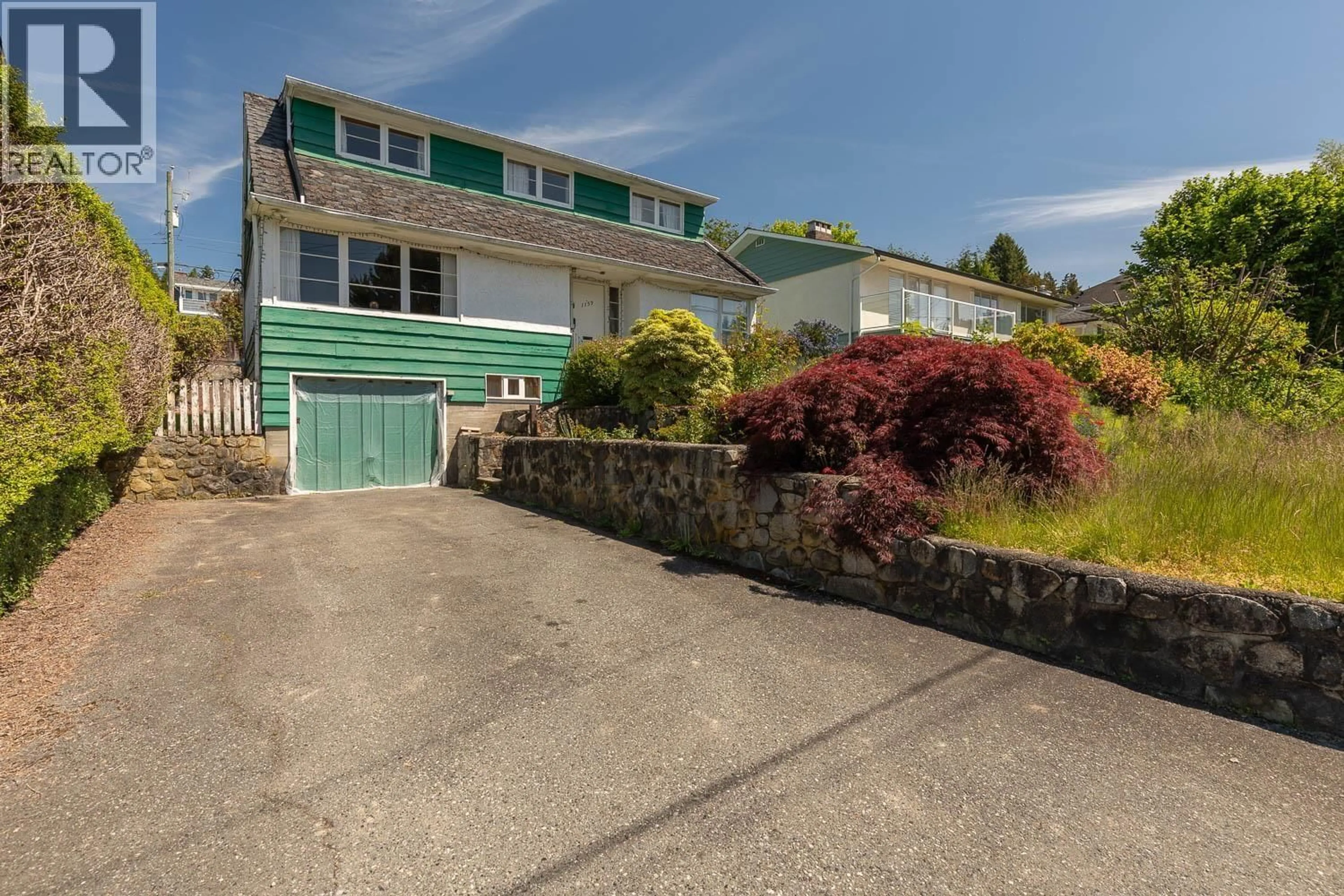 A pic from outside/outdoor area/front of a property/back of a property/a pic from drone, street for 1159 KINGS AVENUE, West Vancouver British Columbia V7T2C2