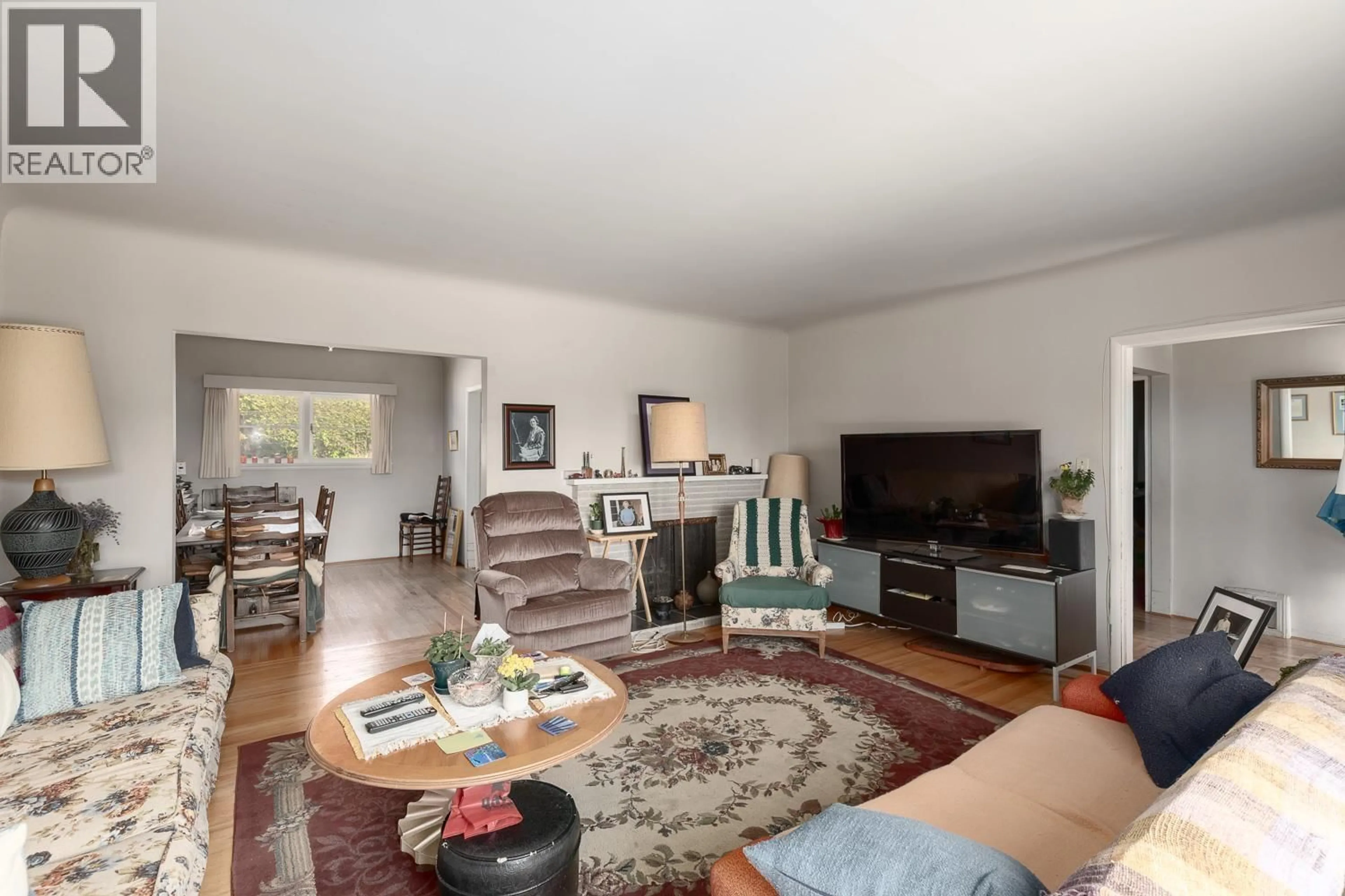 Living room with furniture, unknown for 1159 KINGS AVENUE, West Vancouver British Columbia V7T2C2