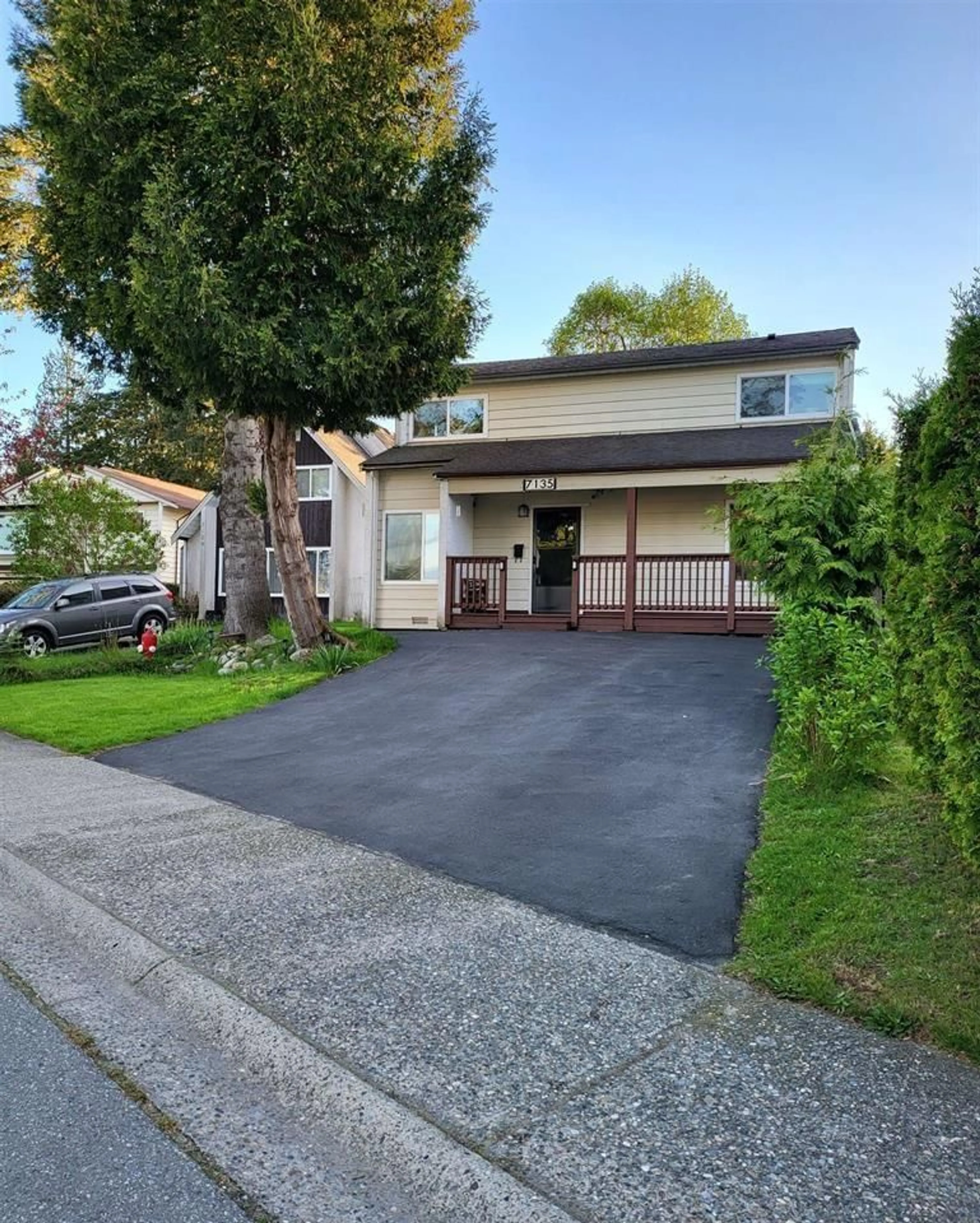 A pic from outside/outdoor area/front of a property/back of a property/a pic from drone, street for 7135 129A STREET, Surrey British Columbia V3W6T4
